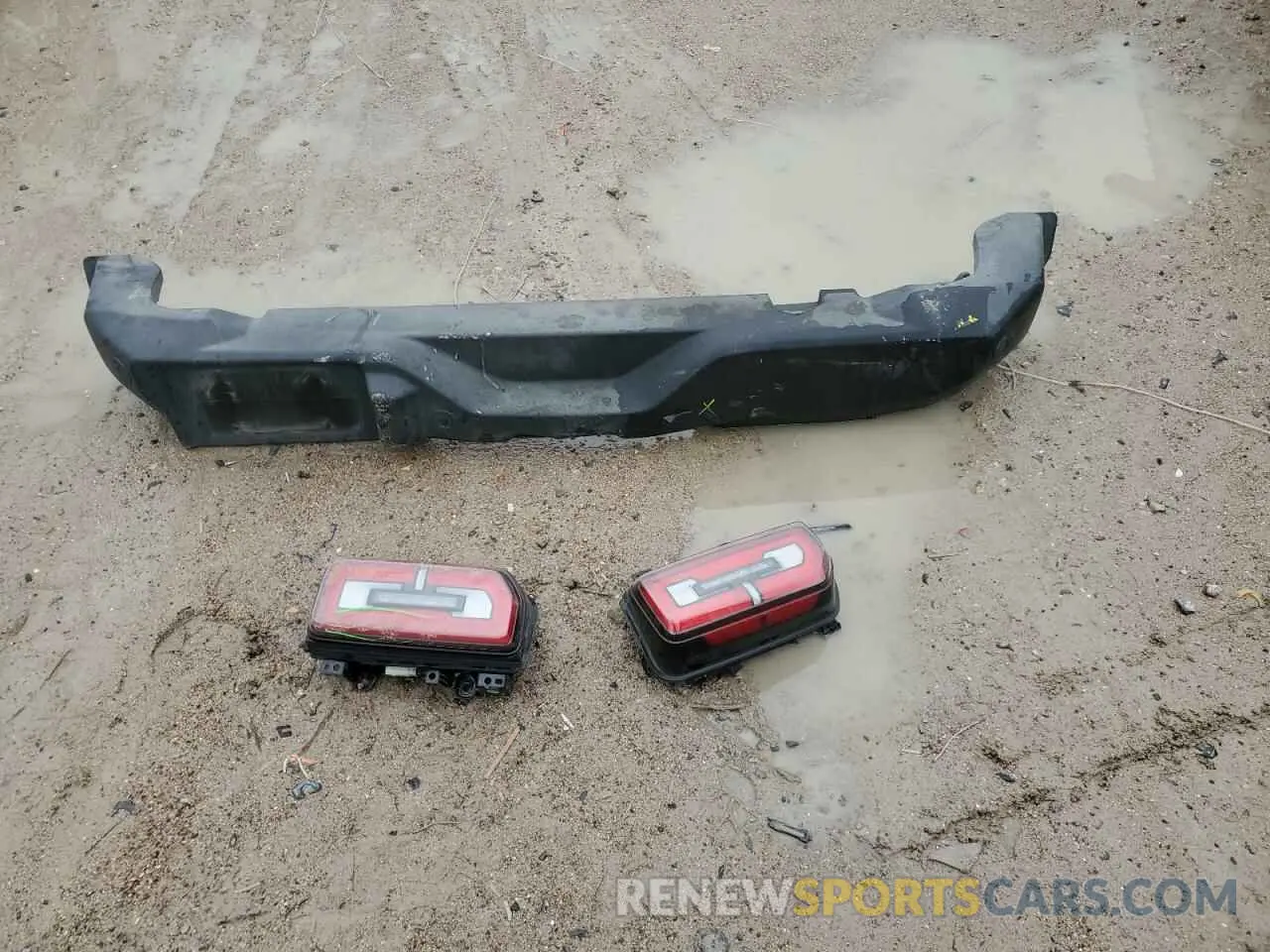 13 Photograph of a damaged car 1FMEE5DP0NLA72068 FORD BRONCO 2022