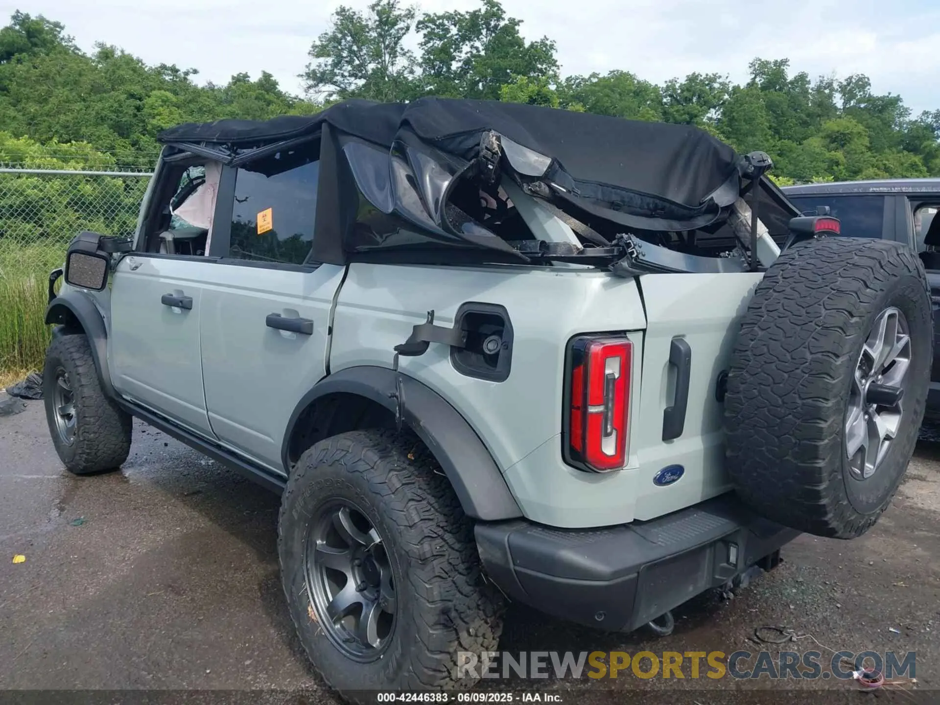 3 Photograph of a damaged car 1FMEE5DP1NLA97402 FORD BRONCO 2022