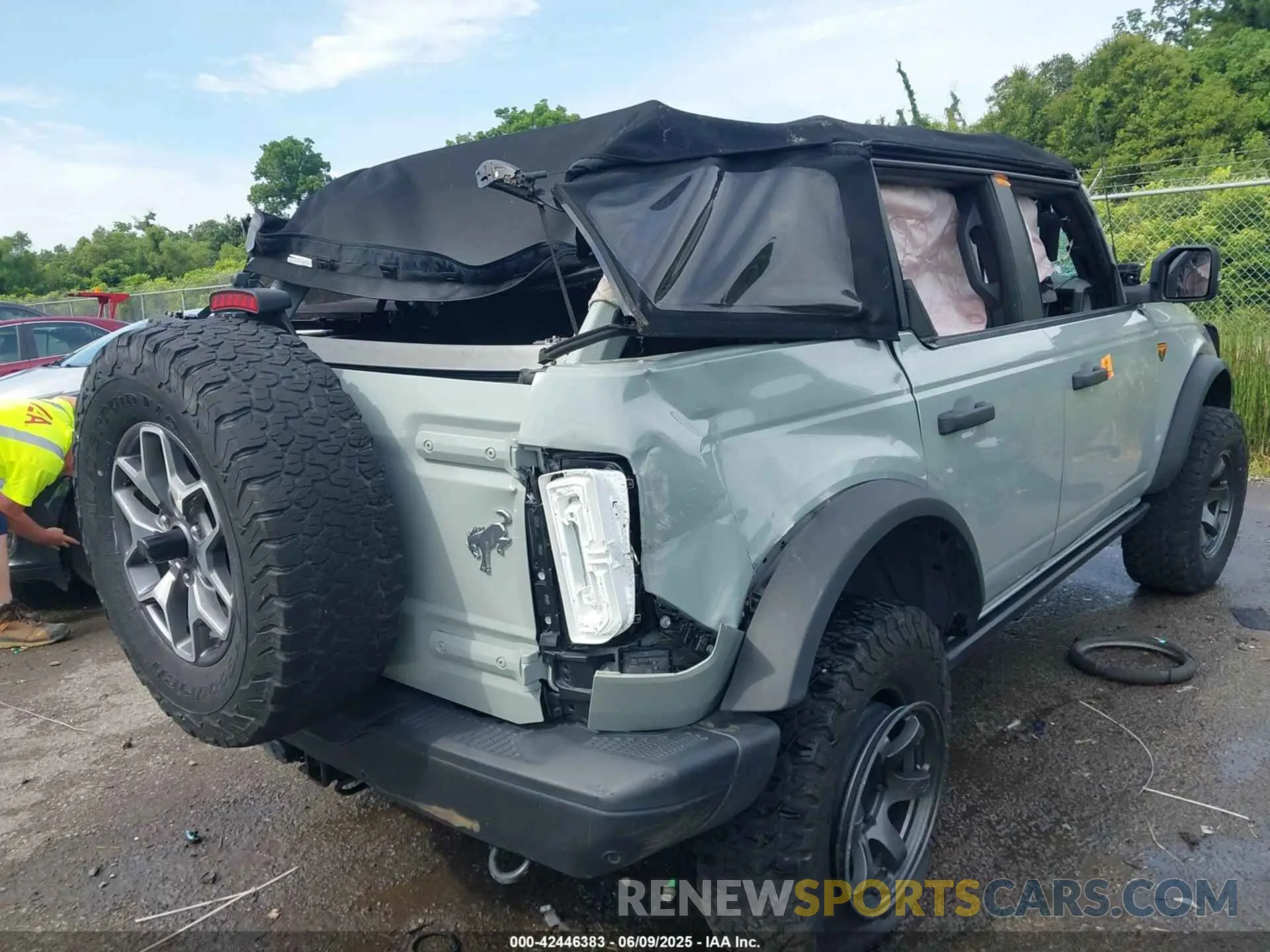 4 Photograph of a damaged car 1FMEE5DP1NLA97402 FORD BRONCO 2022
