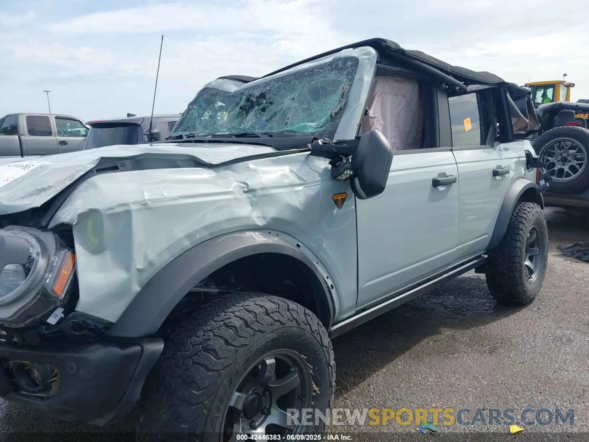 6 Photograph of a damaged car 1FMEE5DP1NLA97402 FORD BRONCO 2022