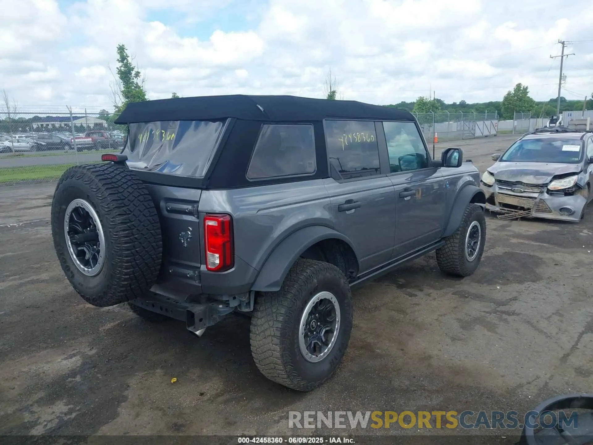 4 Photograph of a damaged car 1FMEE5DP2NLB19987 FORD BRONCO 2022
