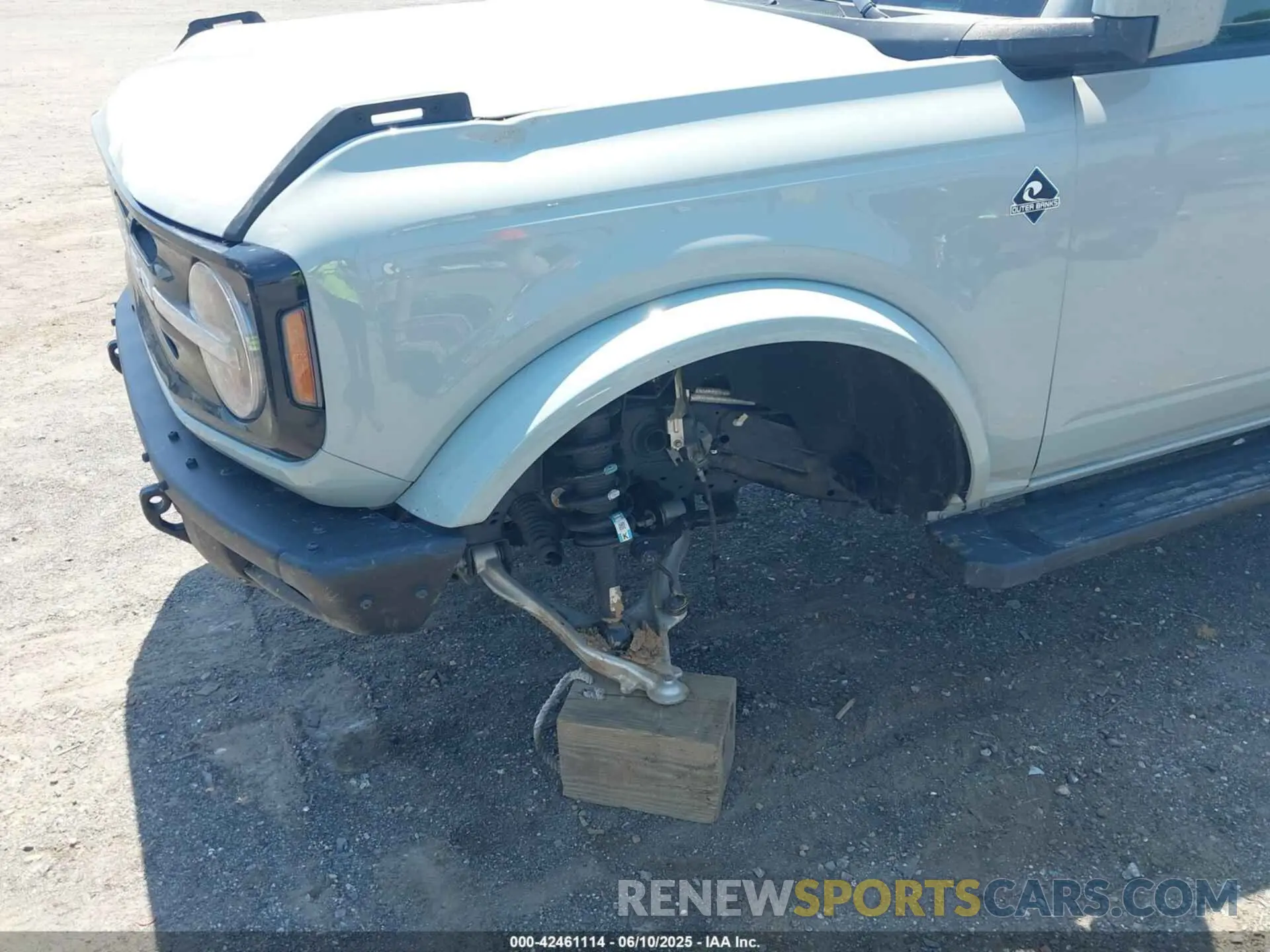 6 Photograph of a damaged car 1FMEE5DP3NLA80097 FORD BRONCO 2022