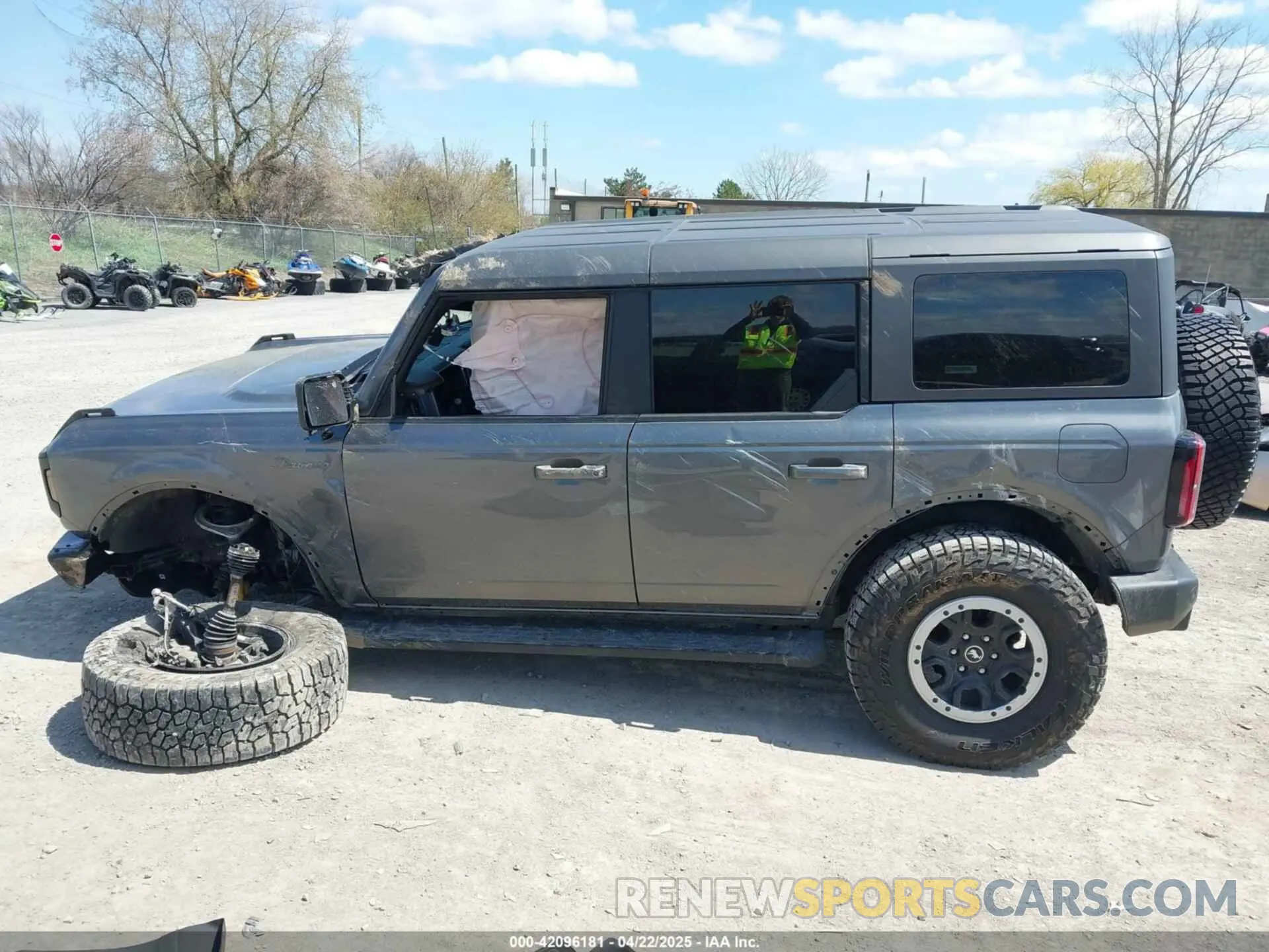 14 Photograph of a damaged car 1FMEE5DP3NLB03118 FORD BRONCO 2022