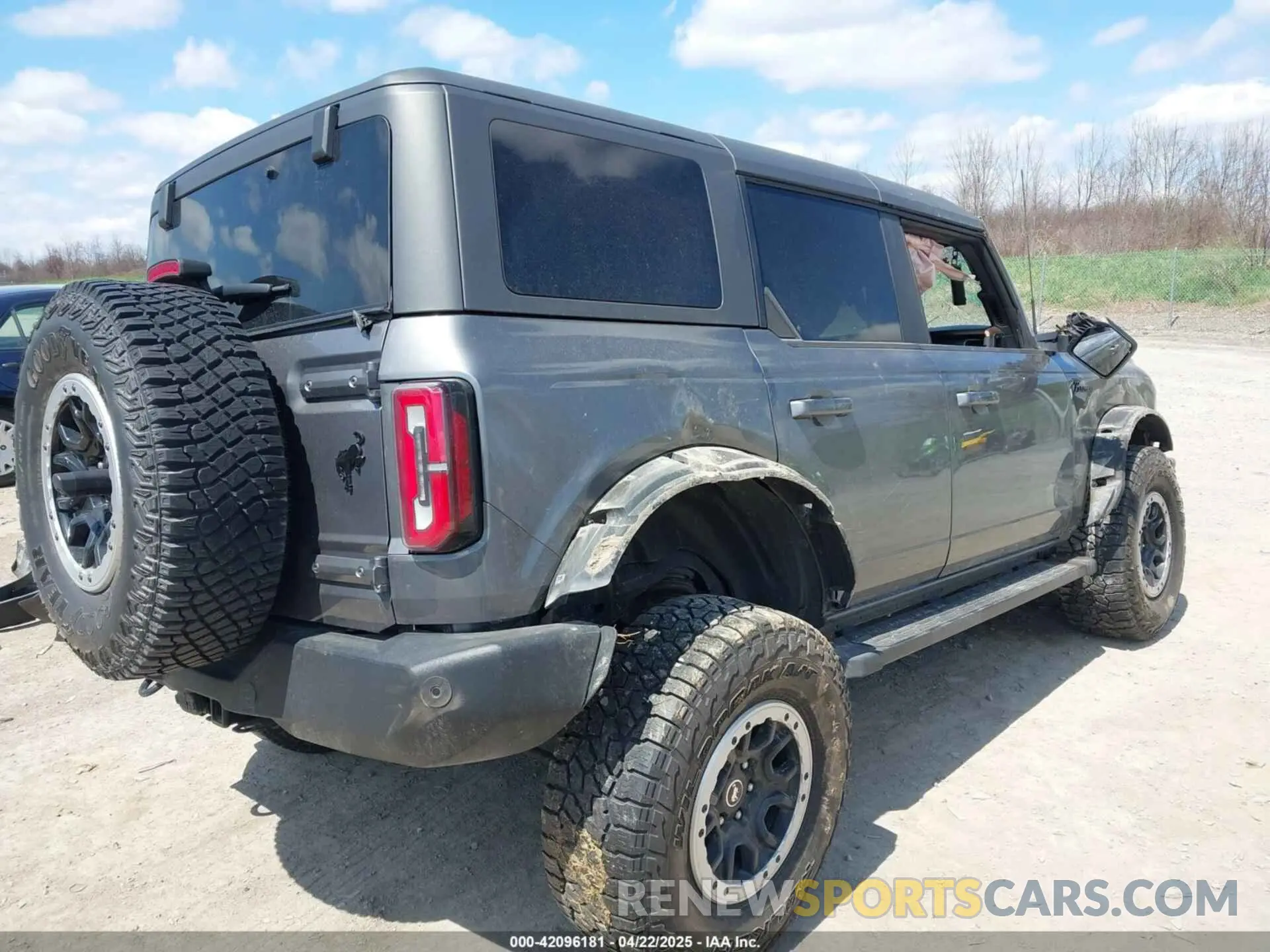 4 Photograph of a damaged car 1FMEE5DP3NLB03118 FORD BRONCO 2022