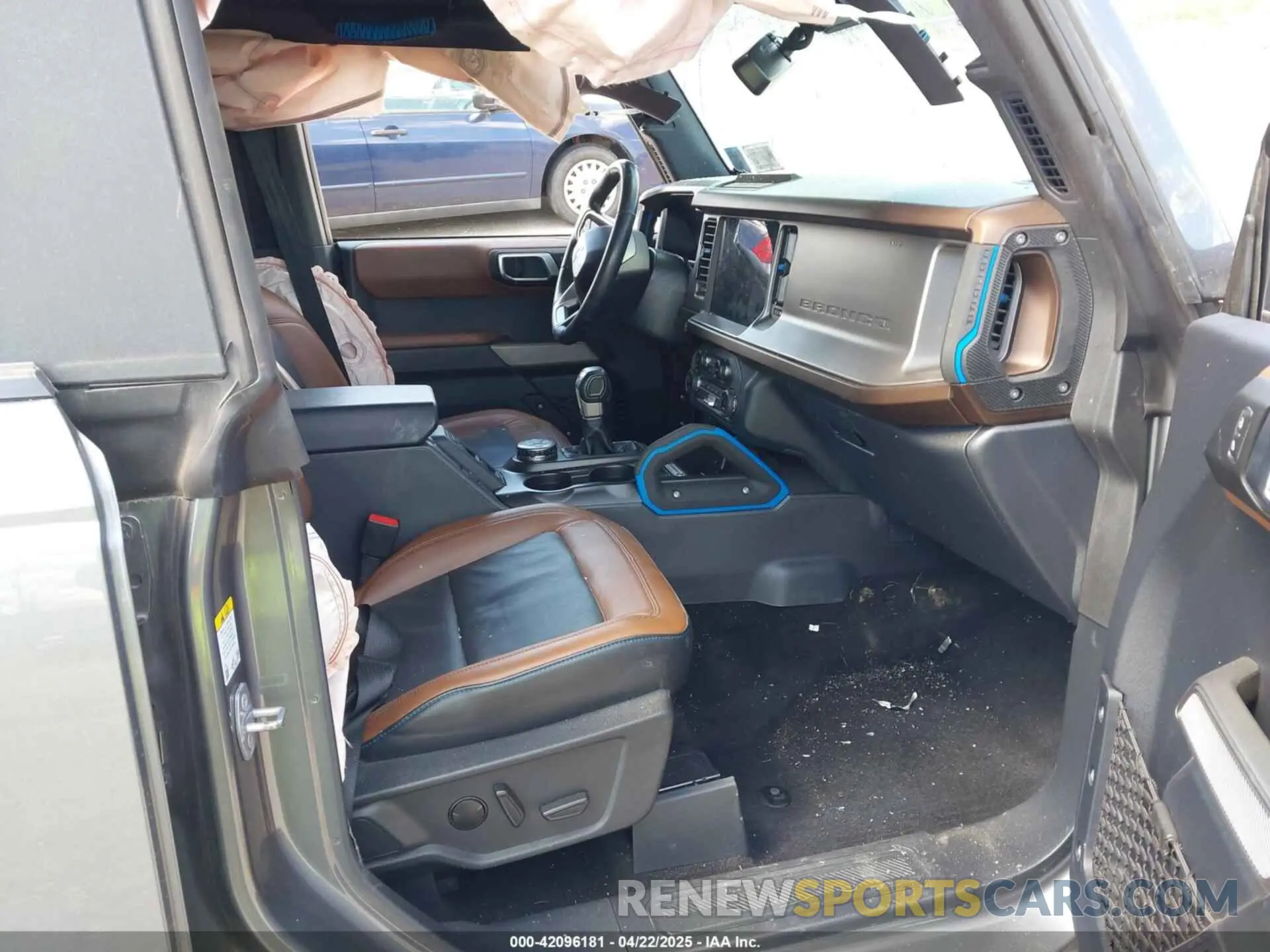 5 Photograph of a damaged car 1FMEE5DP3NLB03118 FORD BRONCO 2022