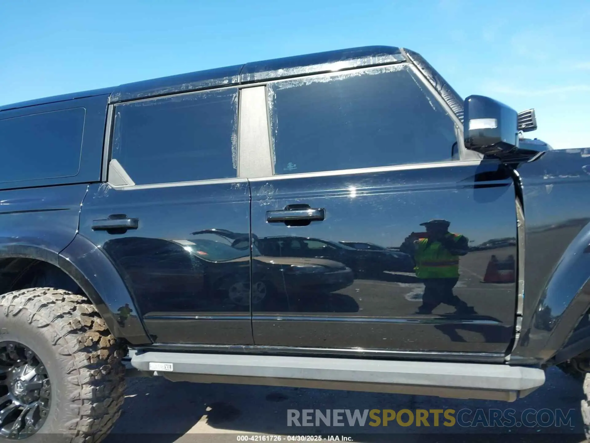 12 Photograph of a damaged car 1FMEE5DP3NLB22834 FORD BRONCO 2022