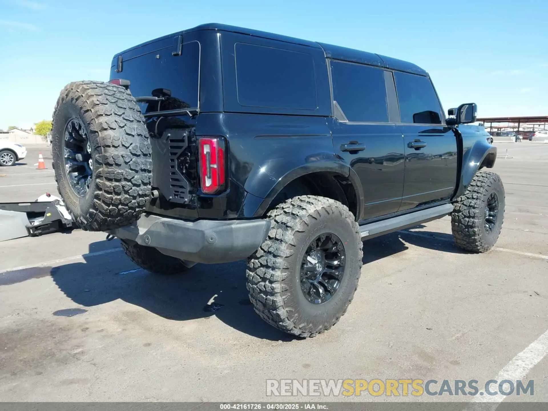 4 Photograph of a damaged car 1FMEE5DP3NLB22834 FORD BRONCO 2022