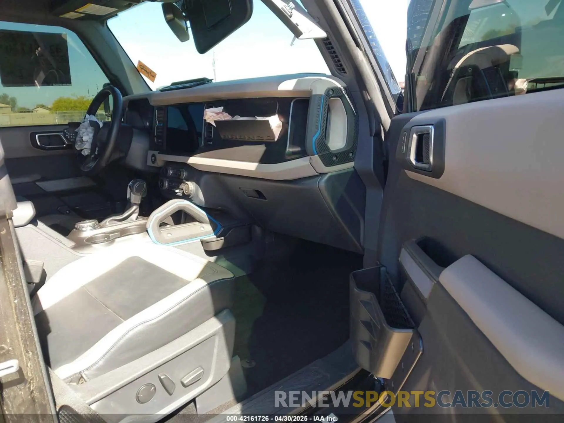 5 Photograph of a damaged car 1FMEE5DP3NLB22834 FORD BRONCO 2022