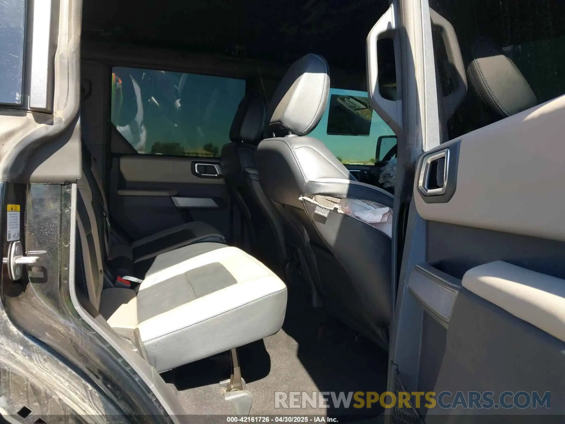 8 Photograph of a damaged car 1FMEE5DP3NLB22834 FORD BRONCO 2022