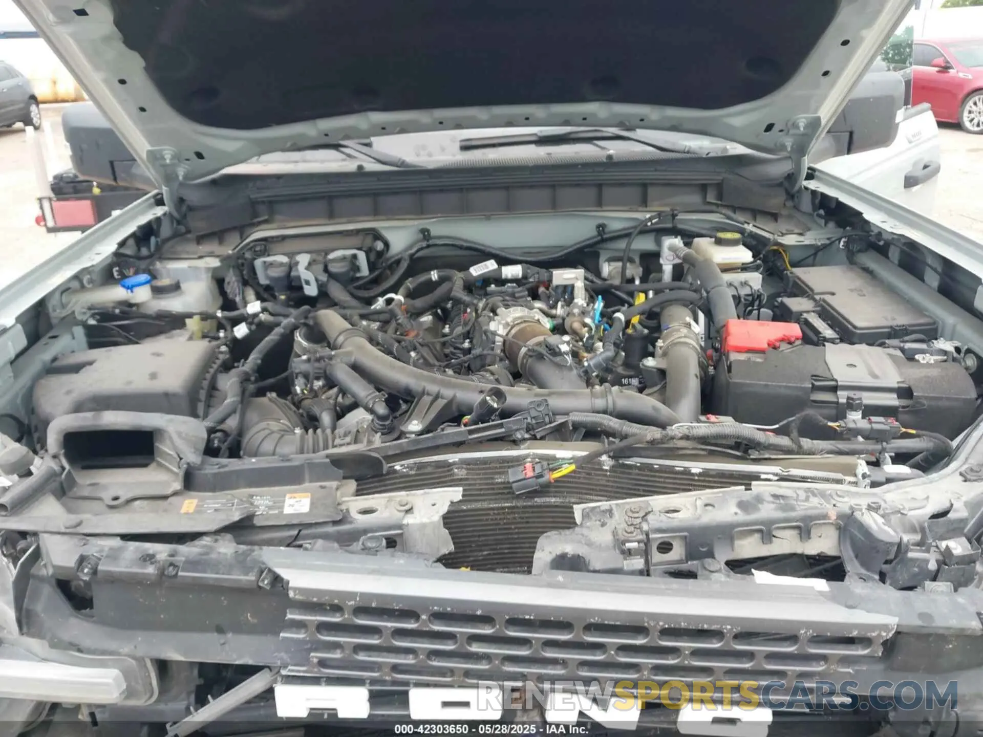 10 Photograph of a damaged car 1FMEE5DP3NLB31811 FORD BRONCO 2022