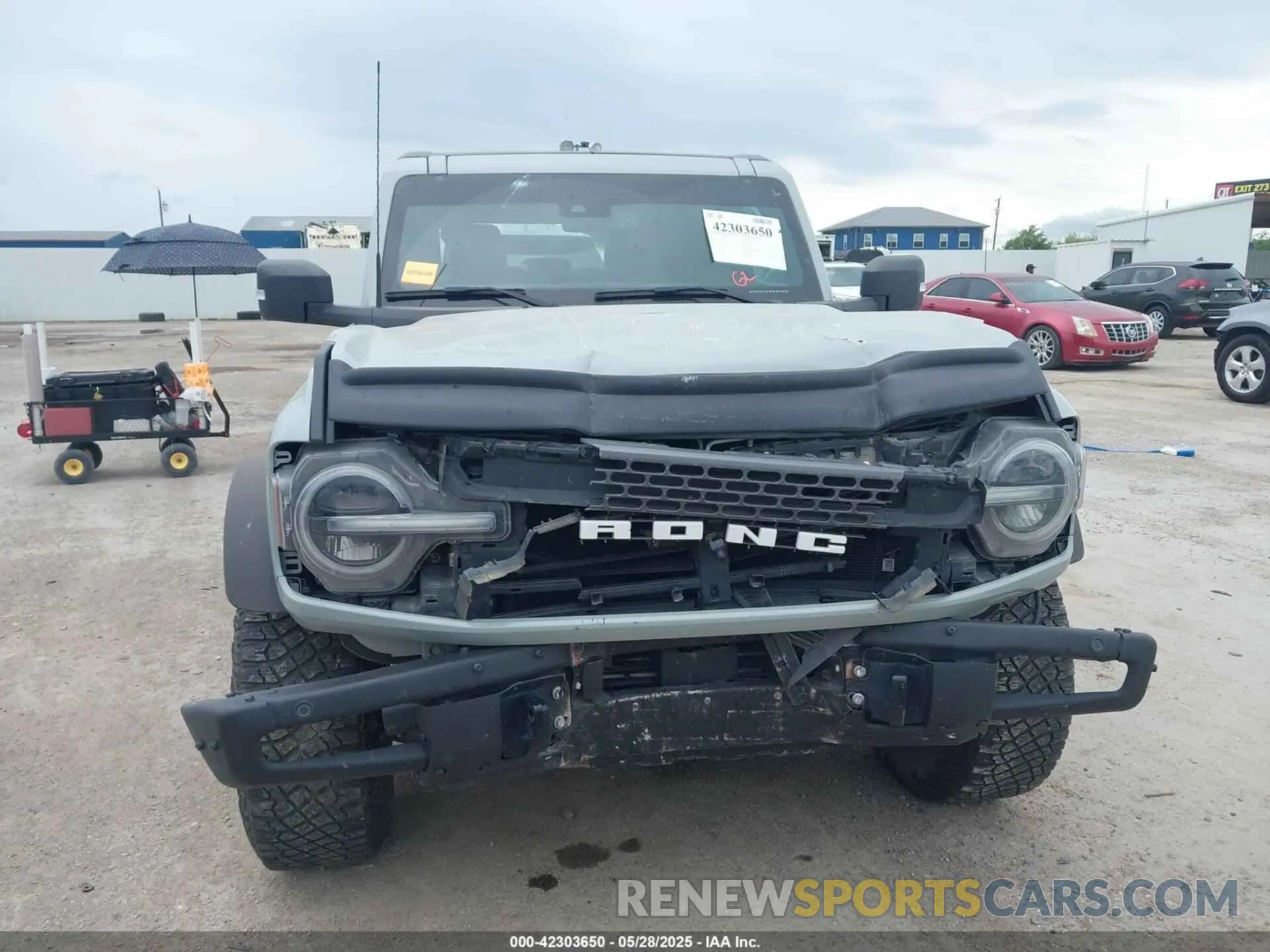 12 Photograph of a damaged car 1FMEE5DP3NLB31811 FORD BRONCO 2022