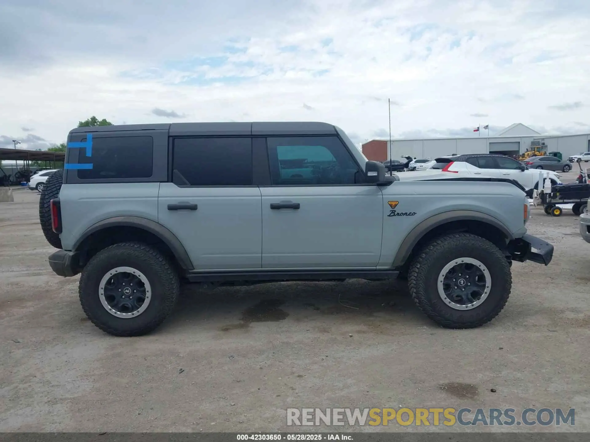 13 Photograph of a damaged car 1FMEE5DP3NLB31811 FORD BRONCO 2022