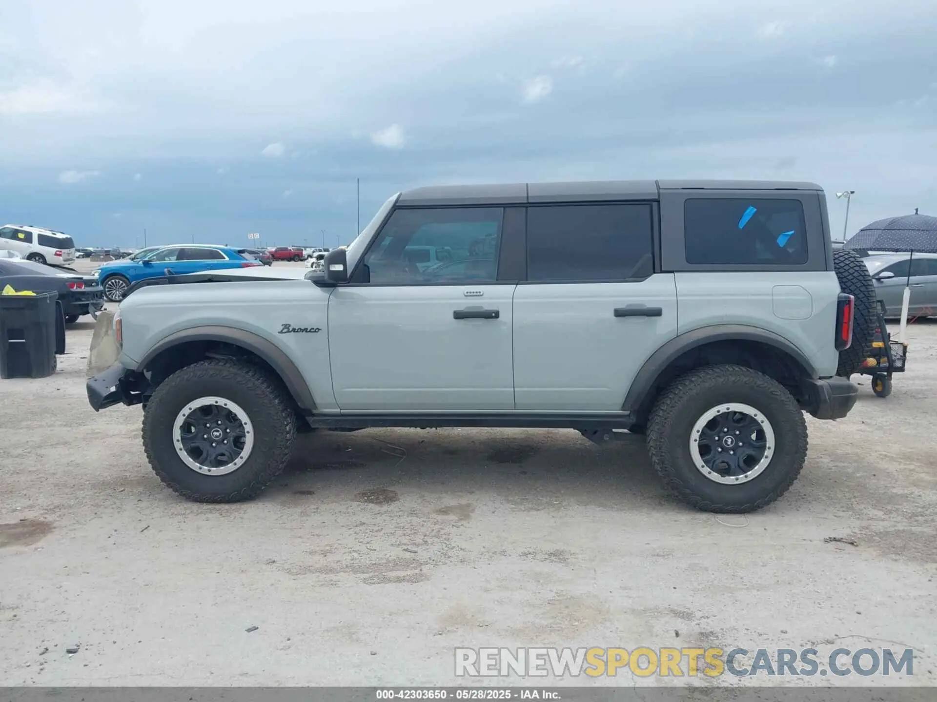 14 Photograph of a damaged car 1FMEE5DP3NLB31811 FORD BRONCO 2022