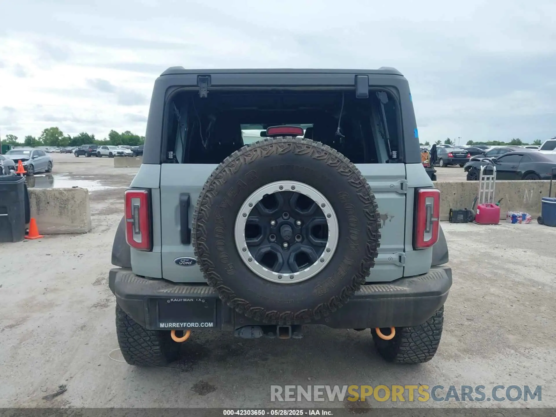 16 Photograph of a damaged car 1FMEE5DP3NLB31811 FORD BRONCO 2022