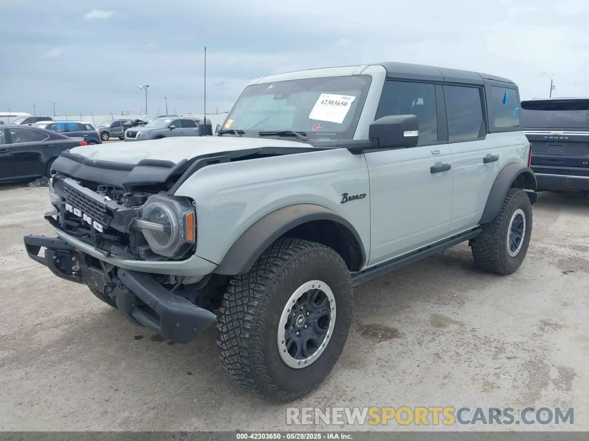 2 Photograph of a damaged car 1FMEE5DP3NLB31811 FORD BRONCO 2022