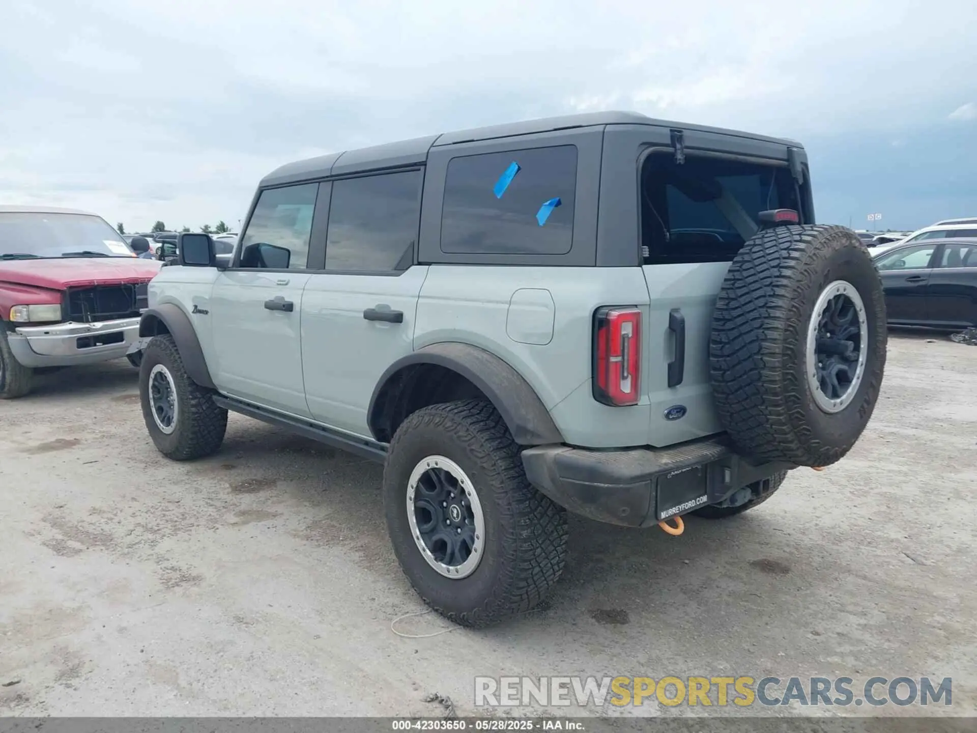 3 Photograph of a damaged car 1FMEE5DP3NLB31811 FORD BRONCO 2022