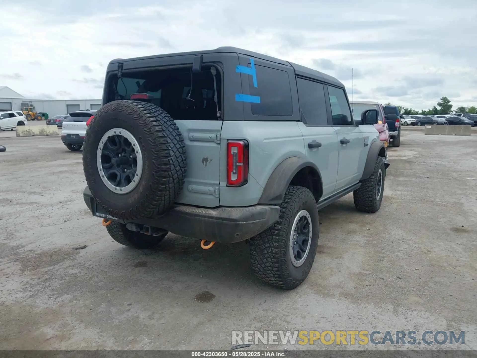 4 Photograph of a damaged car 1FMEE5DP3NLB31811 FORD BRONCO 2022