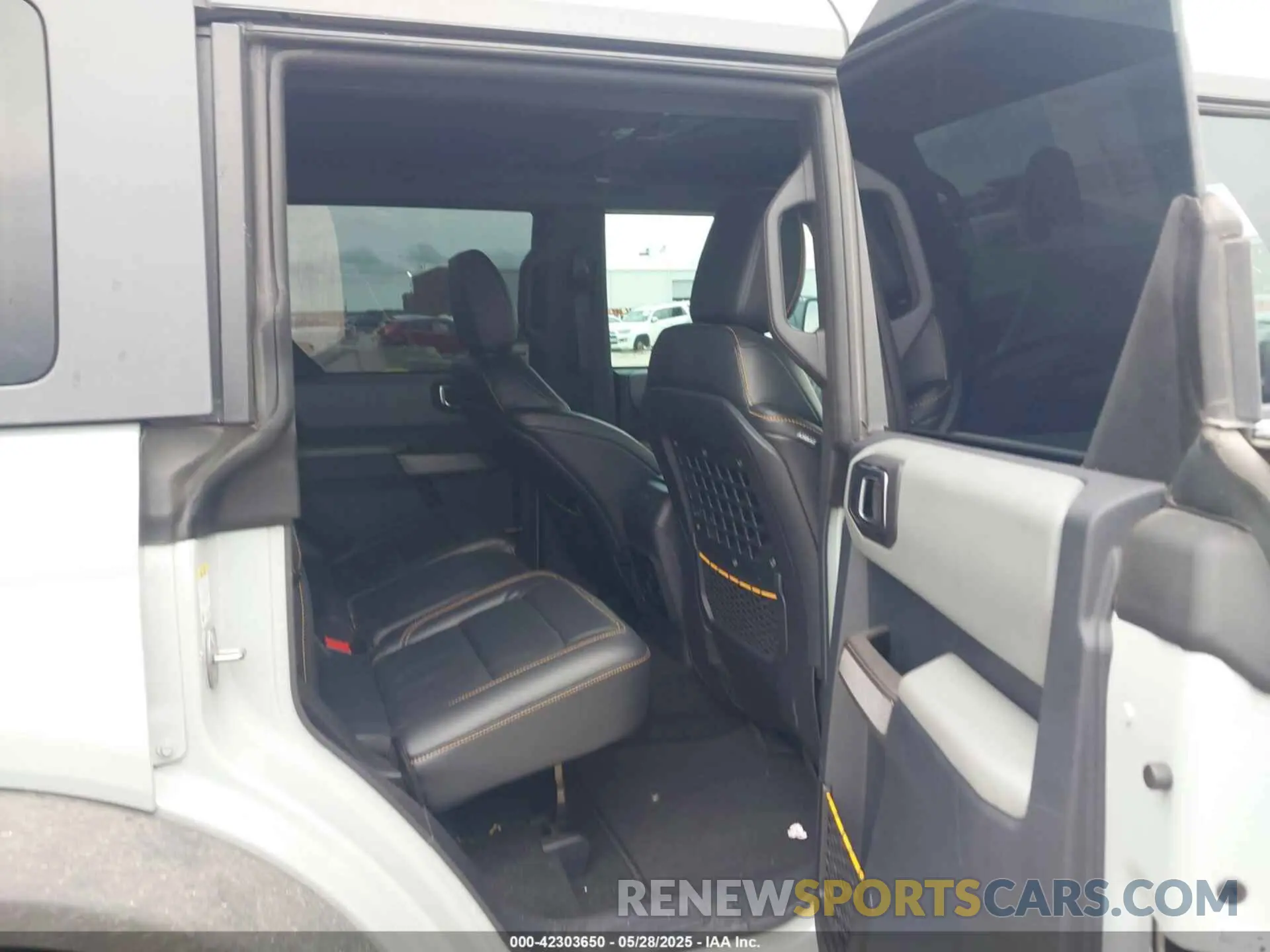 8 Photograph of a damaged car 1FMEE5DP3NLB31811 FORD BRONCO 2022