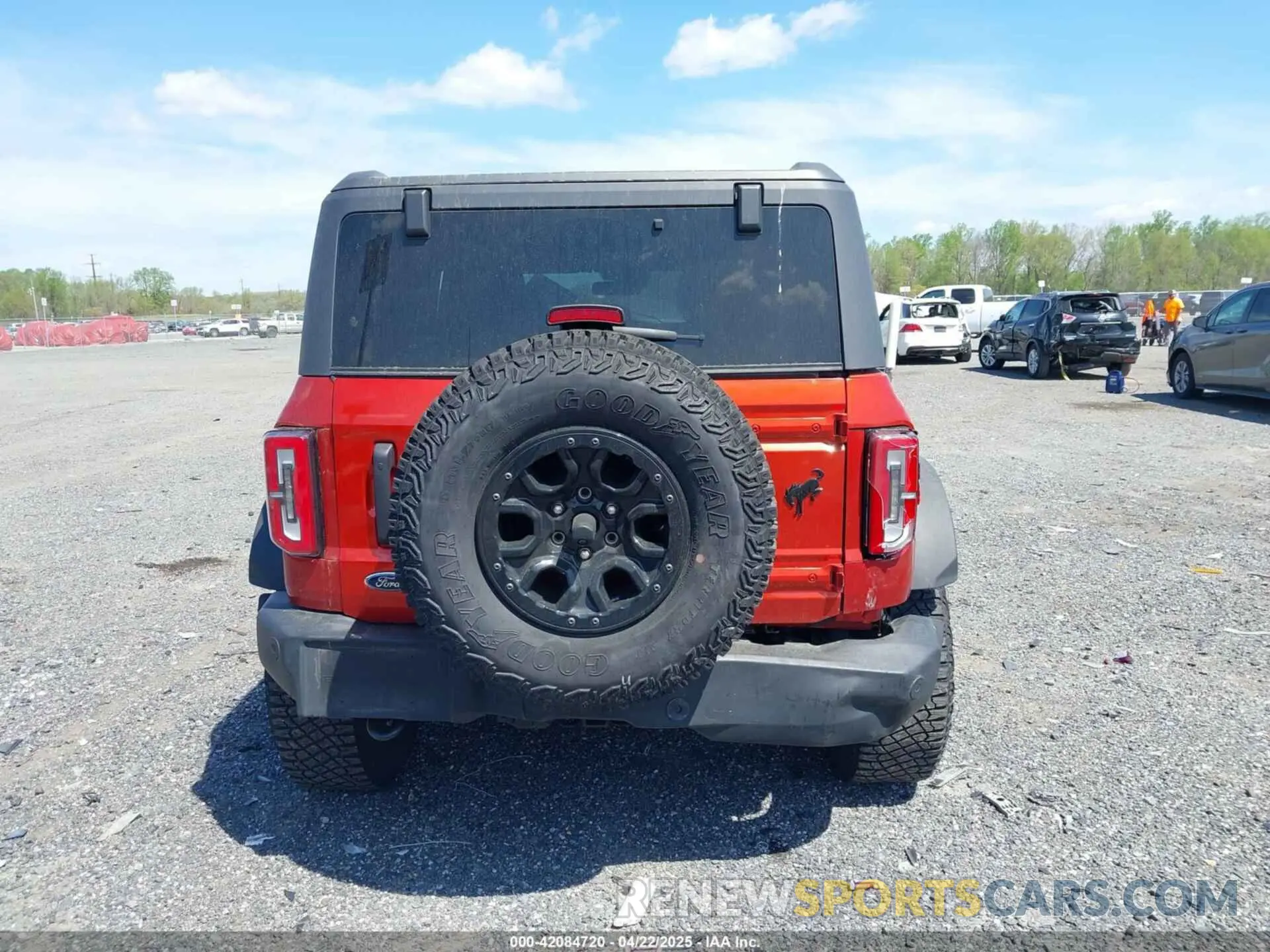 16 Photograph of a damaged car 1FMEE5DP3NLB42355 FORD BRONCO 2022