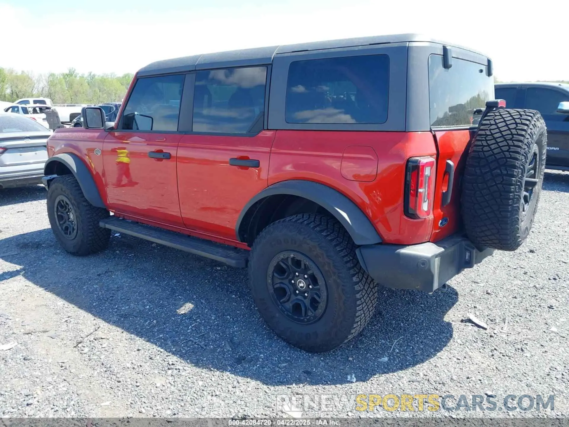 3 Photograph of a damaged car 1FMEE5DP3NLB42355 FORD BRONCO 2022