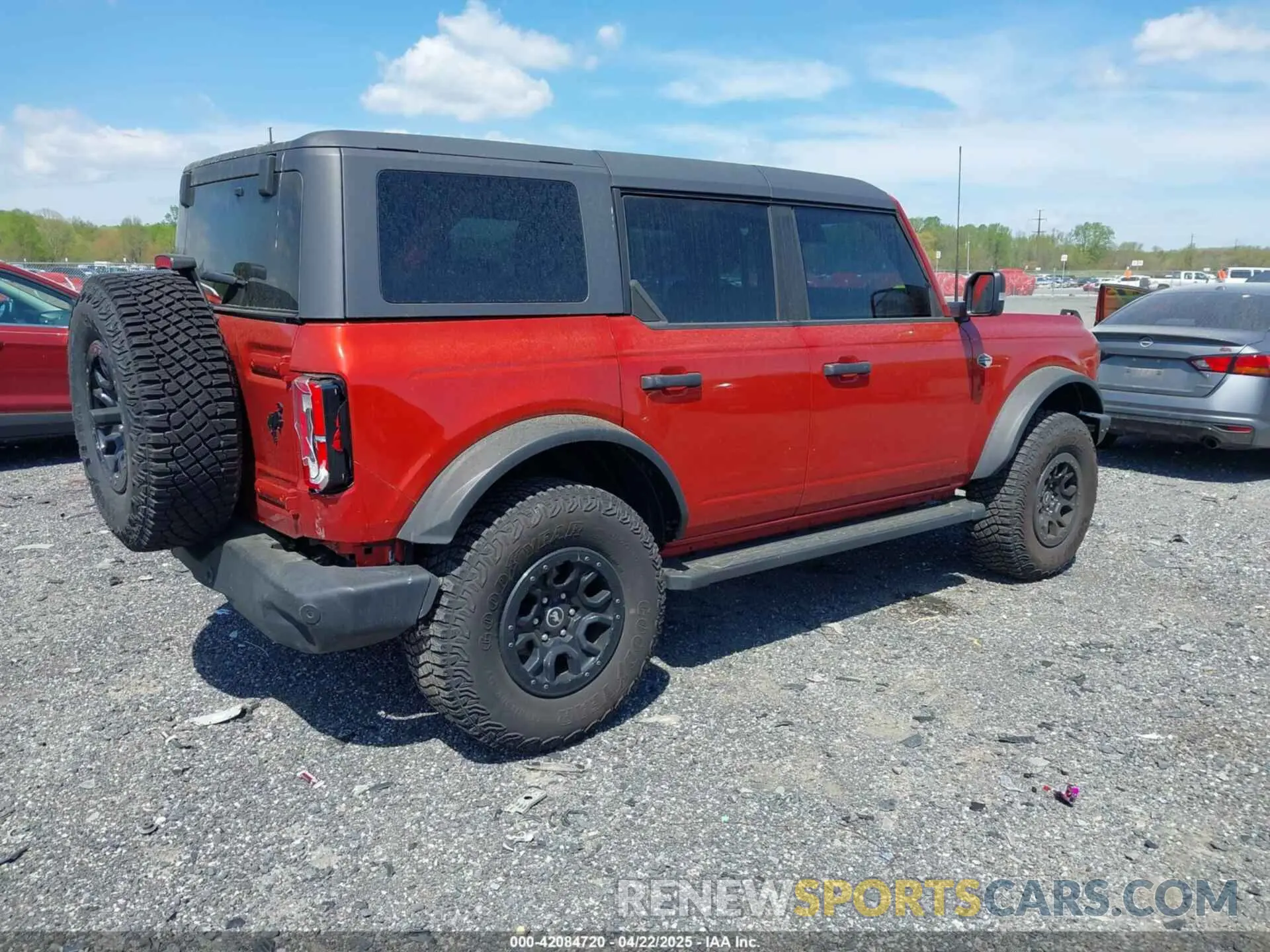4 Photograph of a damaged car 1FMEE5DP3NLB42355 FORD BRONCO 2022