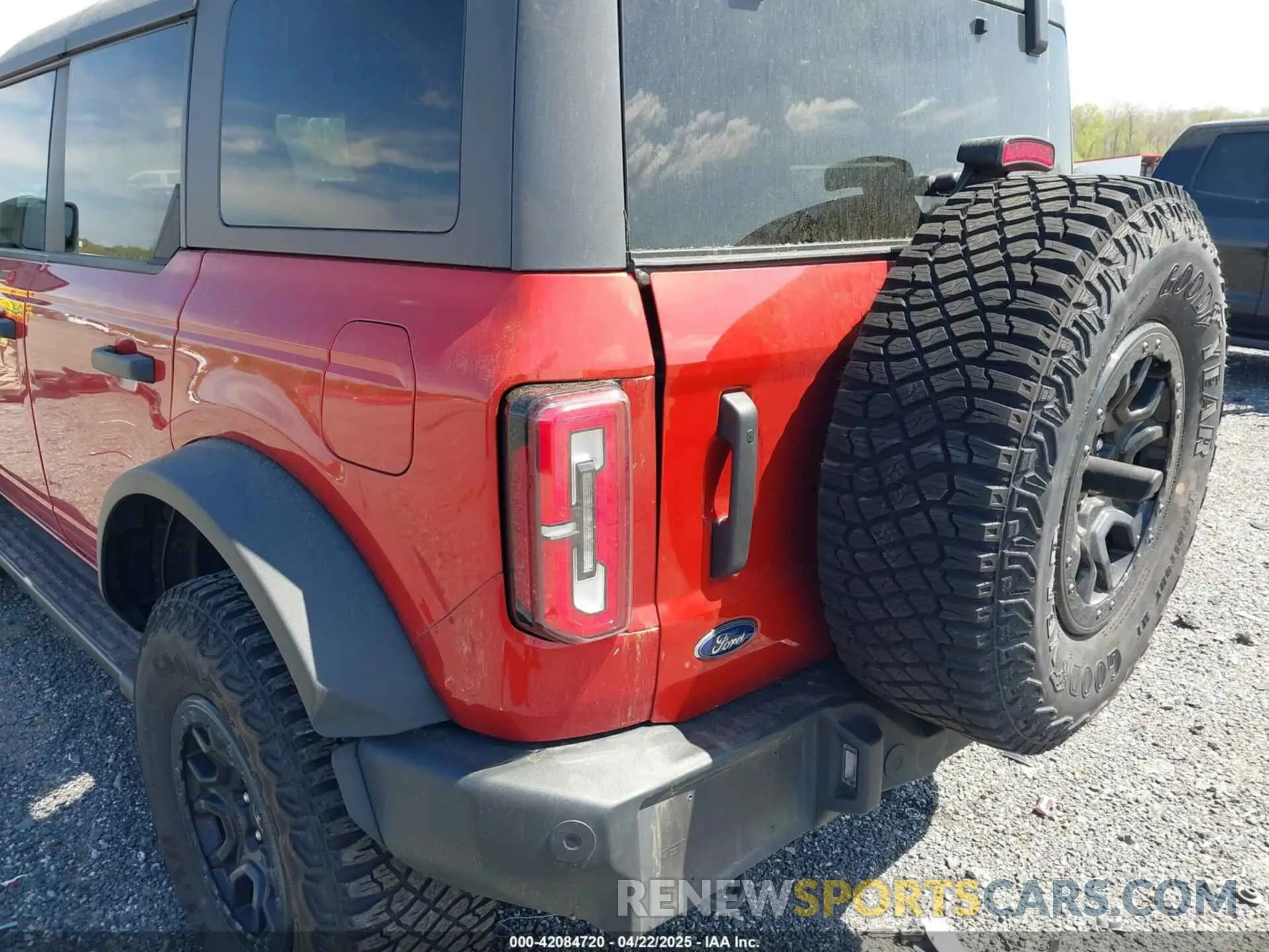 6 Photograph of a damaged car 1FMEE5DP3NLB42355 FORD BRONCO 2022