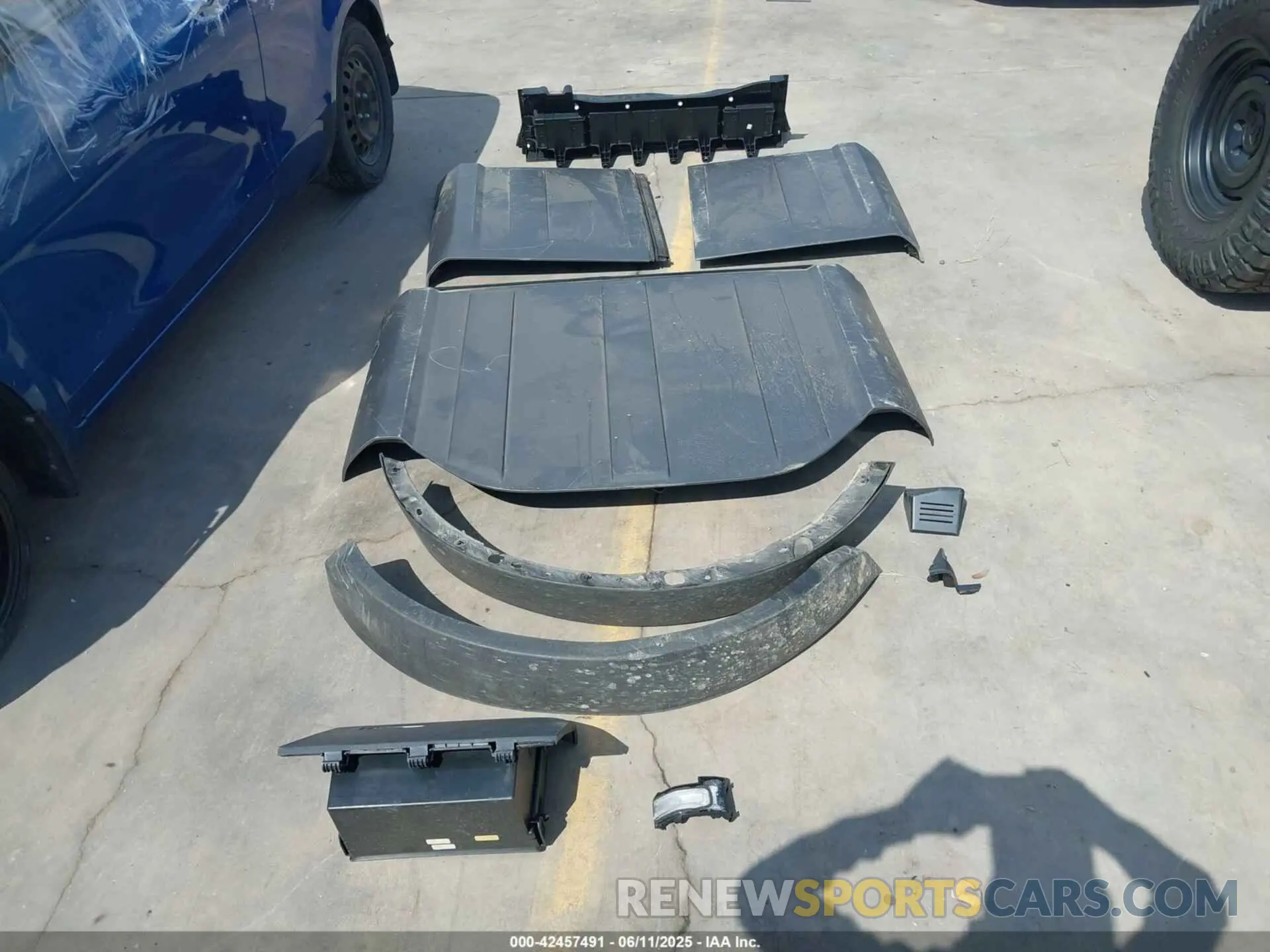 12 Photograph of a damaged car 1FMEE5DP4NLB43630 FORD BRONCO 2022