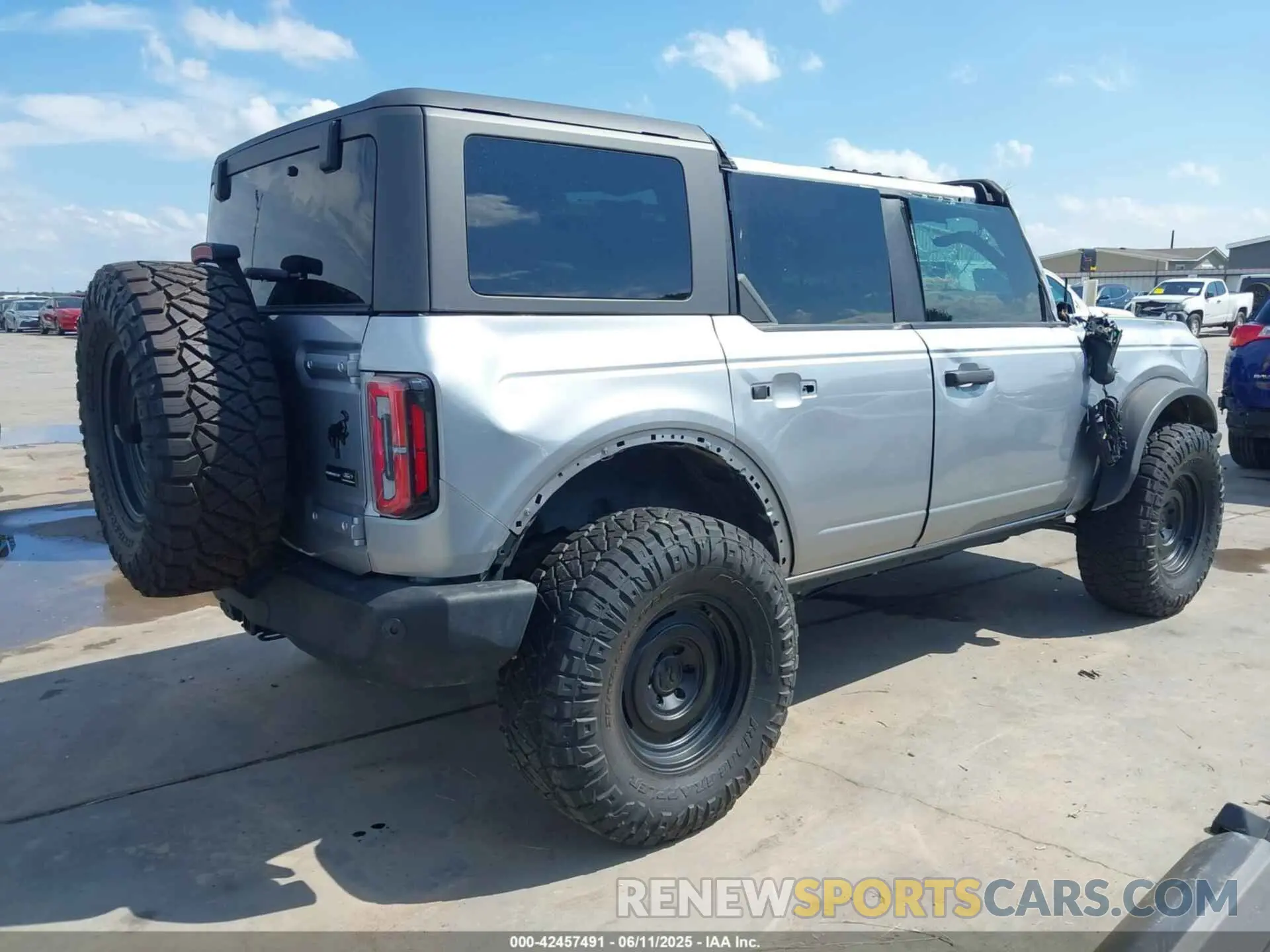 15 Photograph of a damaged car 1FMEE5DP4NLB43630 FORD BRONCO 2022