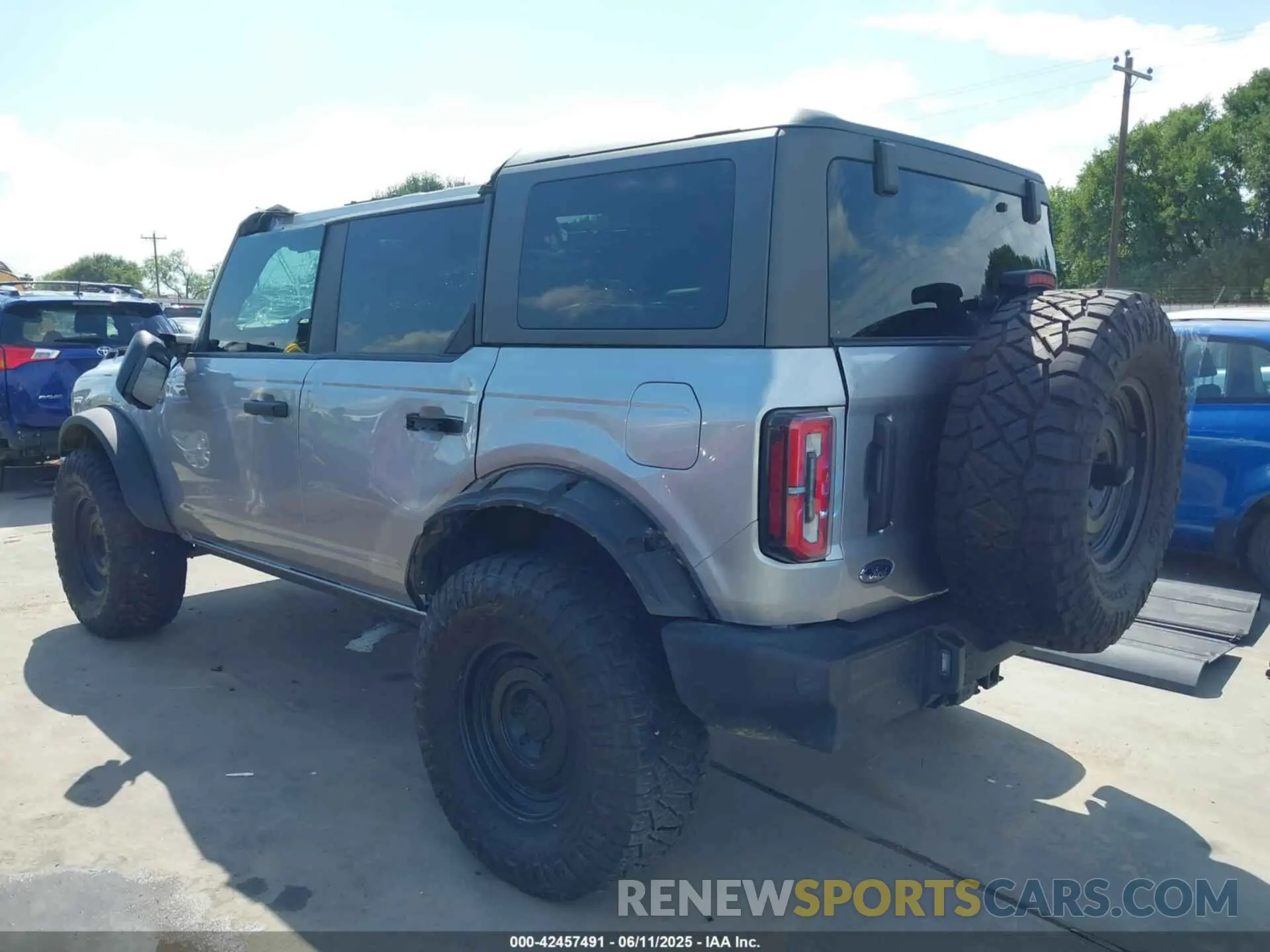16 Photograph of a damaged car 1FMEE5DP4NLB43630 FORD BRONCO 2022