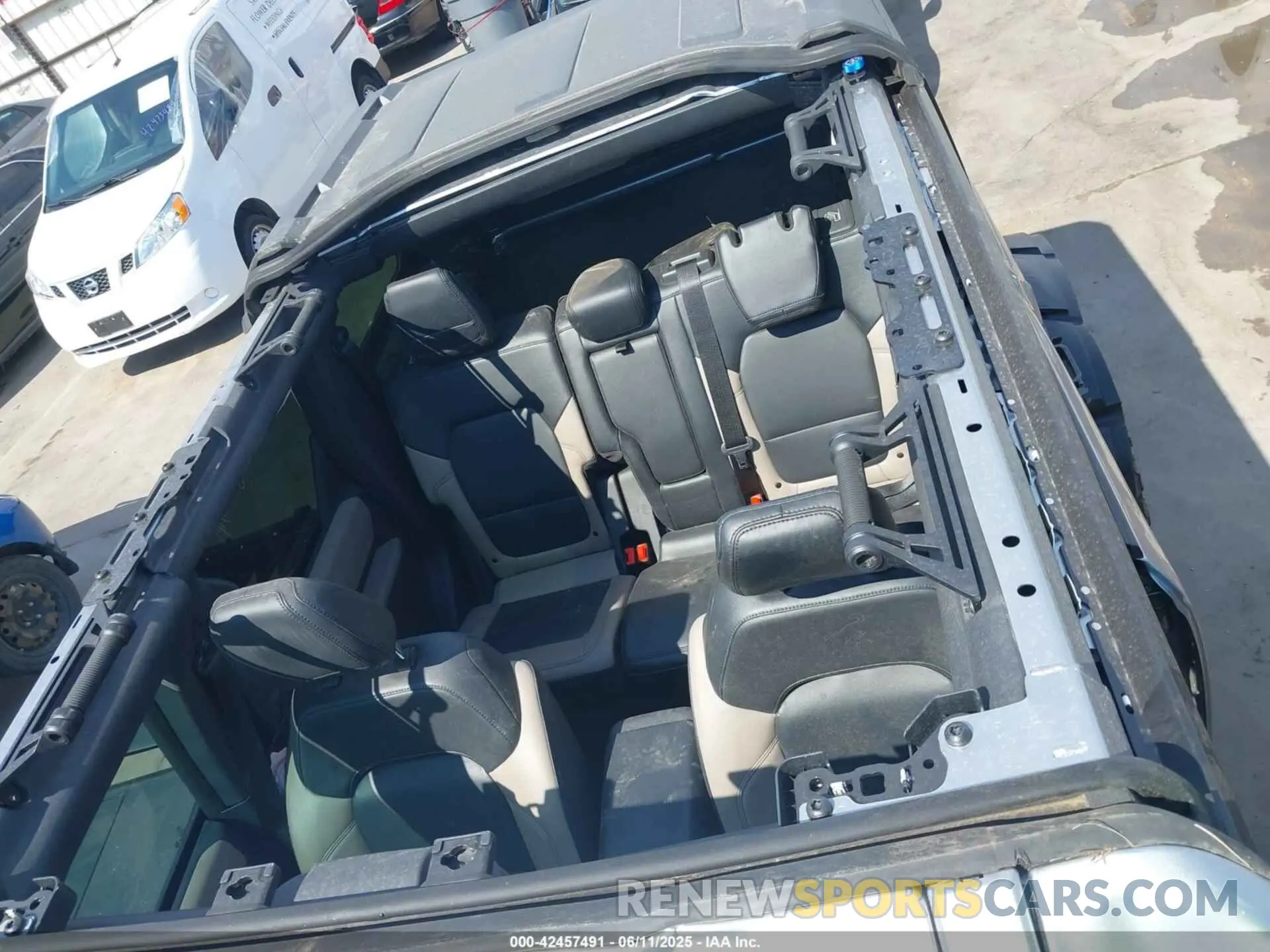 17 Photograph of a damaged car 1FMEE5DP4NLB43630 FORD BRONCO 2022