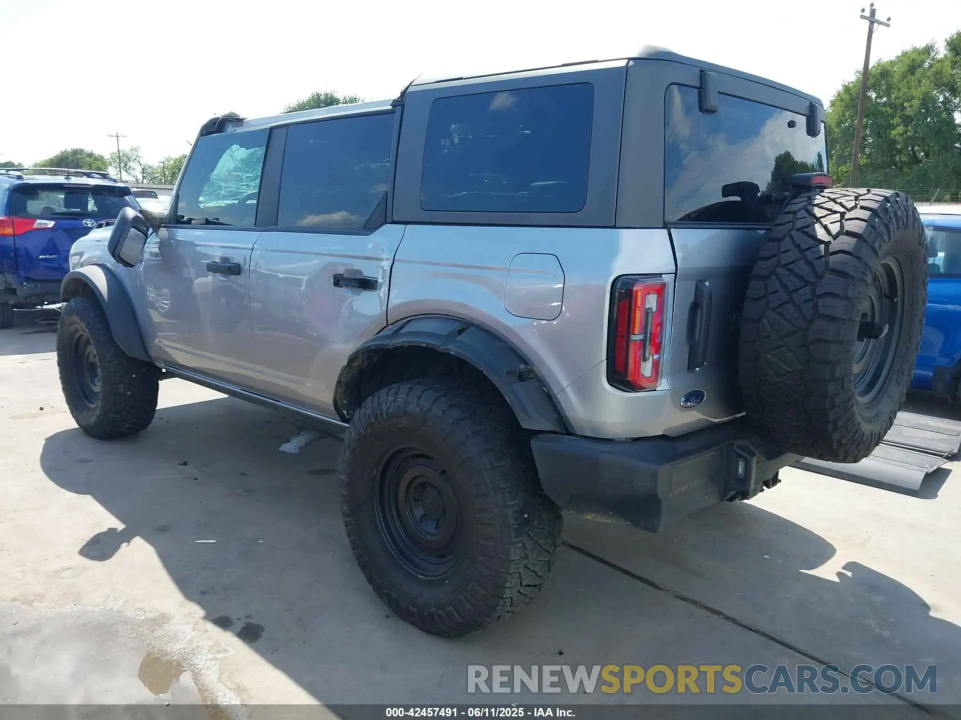 3 Photograph of a damaged car 1FMEE5DP4NLB43630 FORD BRONCO 2022