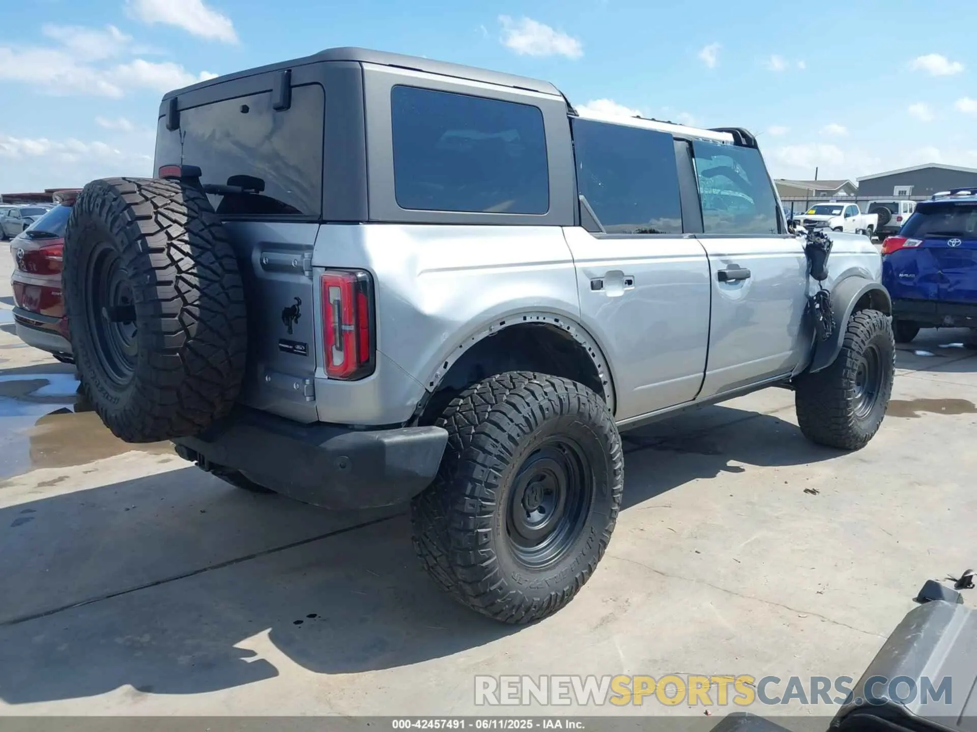 4 Photograph of a damaged car 1FMEE5DP4NLB43630 FORD BRONCO 2022
