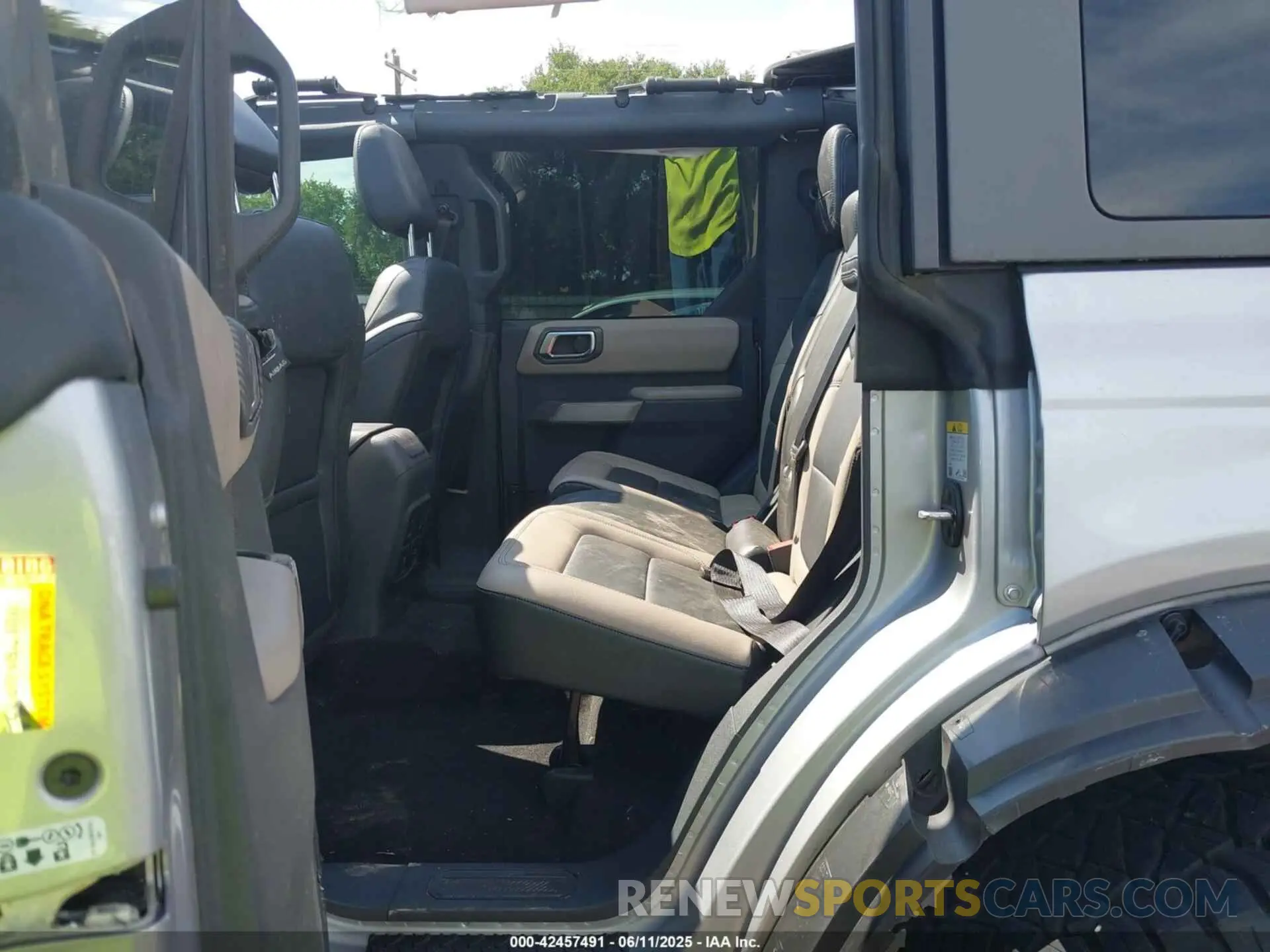 8 Photograph of a damaged car 1FMEE5DP4NLB43630 FORD BRONCO 2022