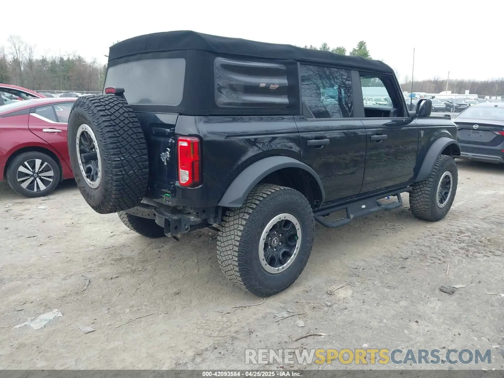 4 Photograph of a damaged car 1FMEE5DP5NLA79680 FORD BRONCO 2022