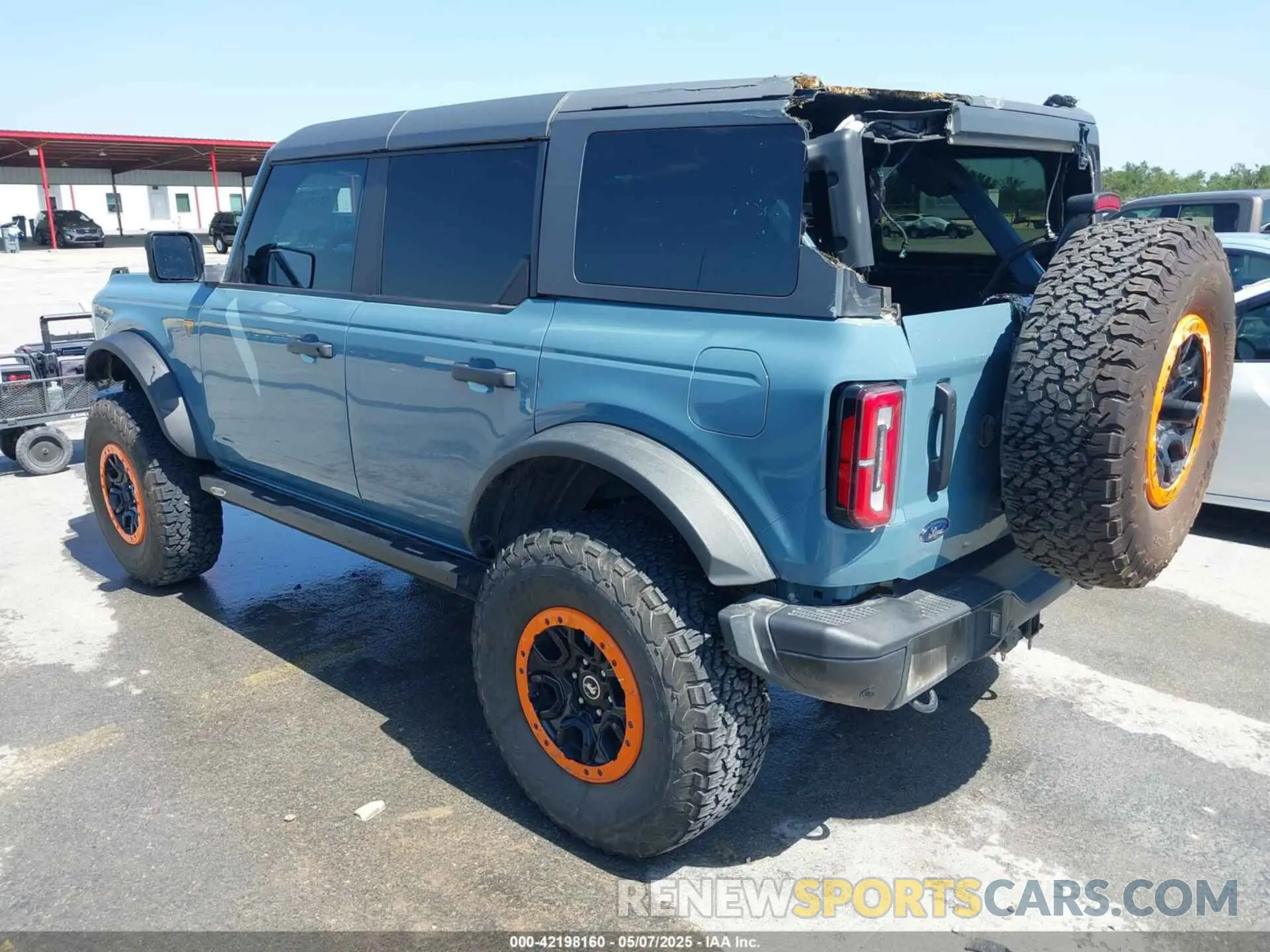 3 Photograph of a damaged car 1FMEE5DP5NLA90680 FORD BRONCO 2022
