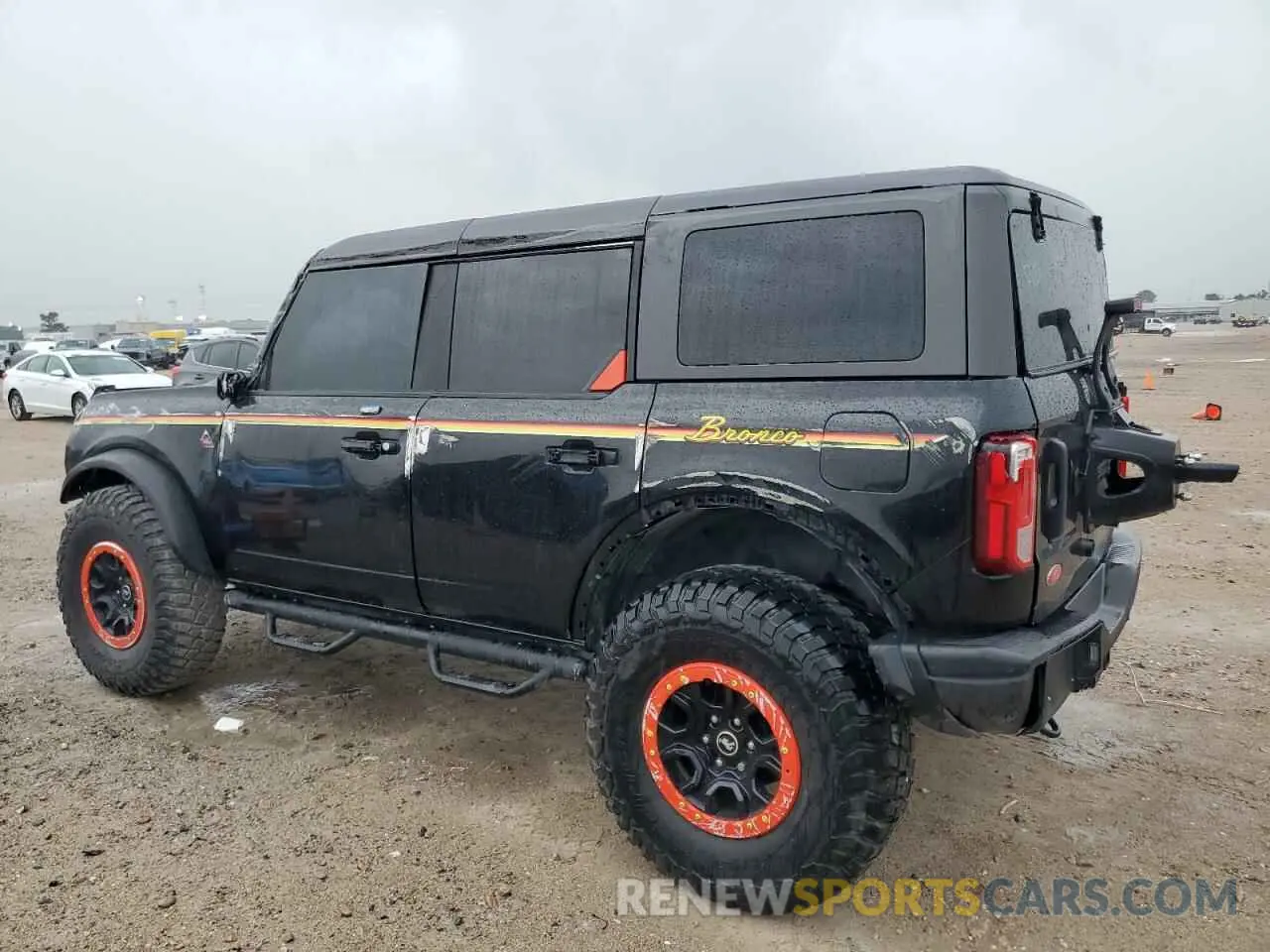 2 Photograph of a damaged car 1FMEE5DP5NLB31700 FORD BRONCO 2022