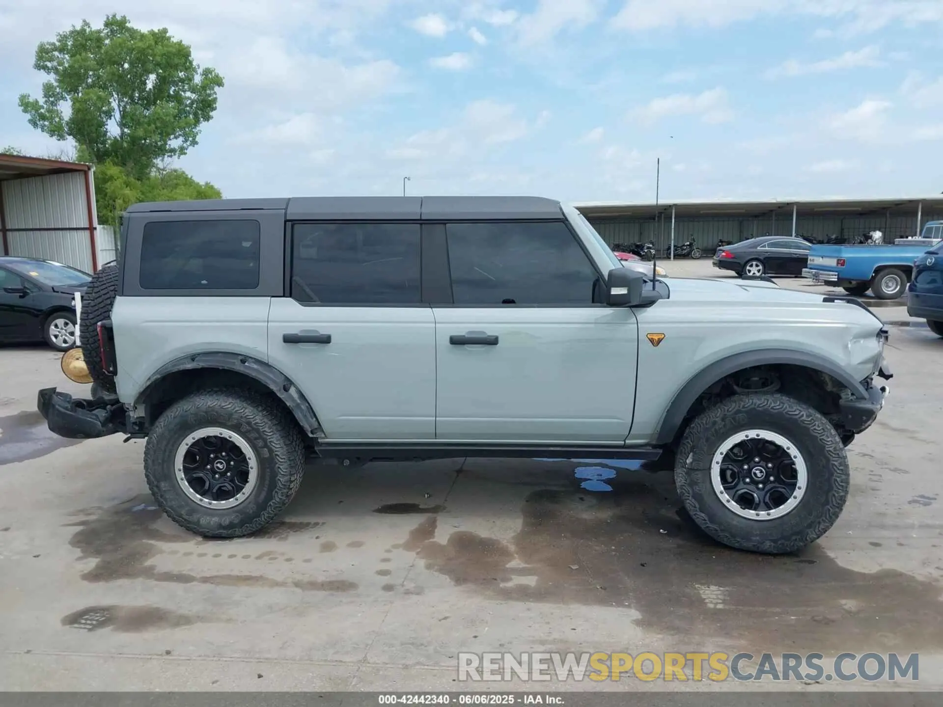 14 Photograph of a damaged car 1FMEE5DP6NLA74231 FORD BRONCO 2022