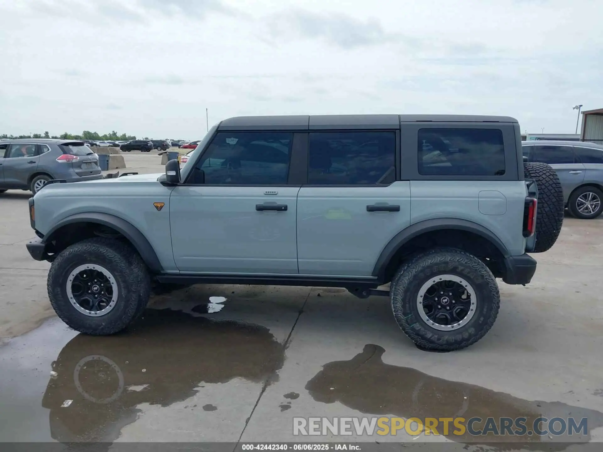 15 Photograph of a damaged car 1FMEE5DP6NLA74231 FORD BRONCO 2022