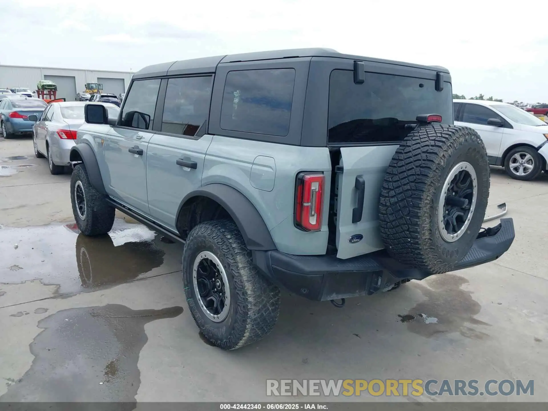 3 Photograph of a damaged car 1FMEE5DP6NLA74231 FORD BRONCO 2022