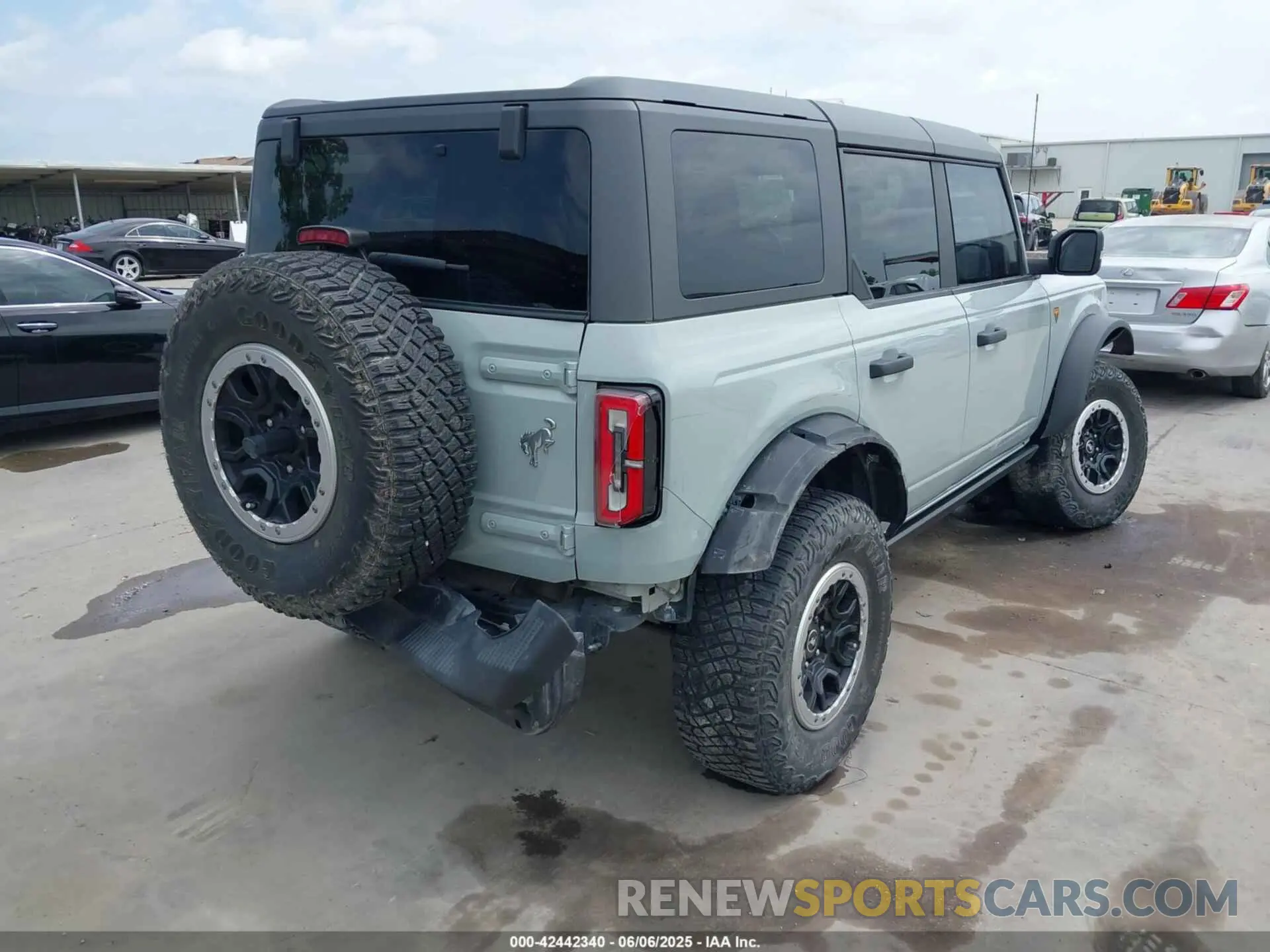4 Photograph of a damaged car 1FMEE5DP6NLA74231 FORD BRONCO 2022