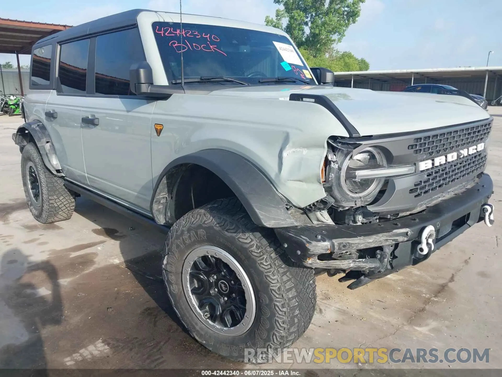 6 Photograph of a damaged car 1FMEE5DP6NLA74231 FORD BRONCO 2022