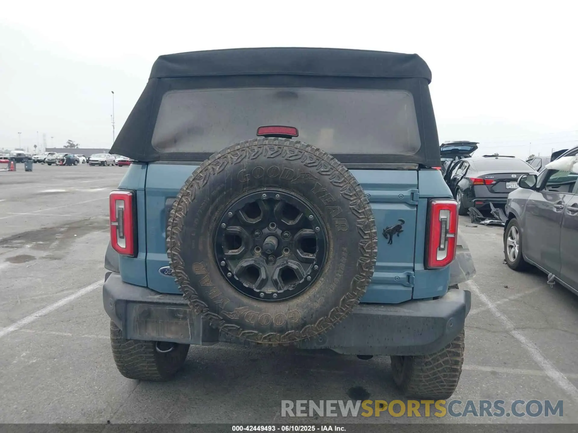 17 Photograph of a damaged car 1FMEE5DP6NLA91823 FORD BRONCO 2022