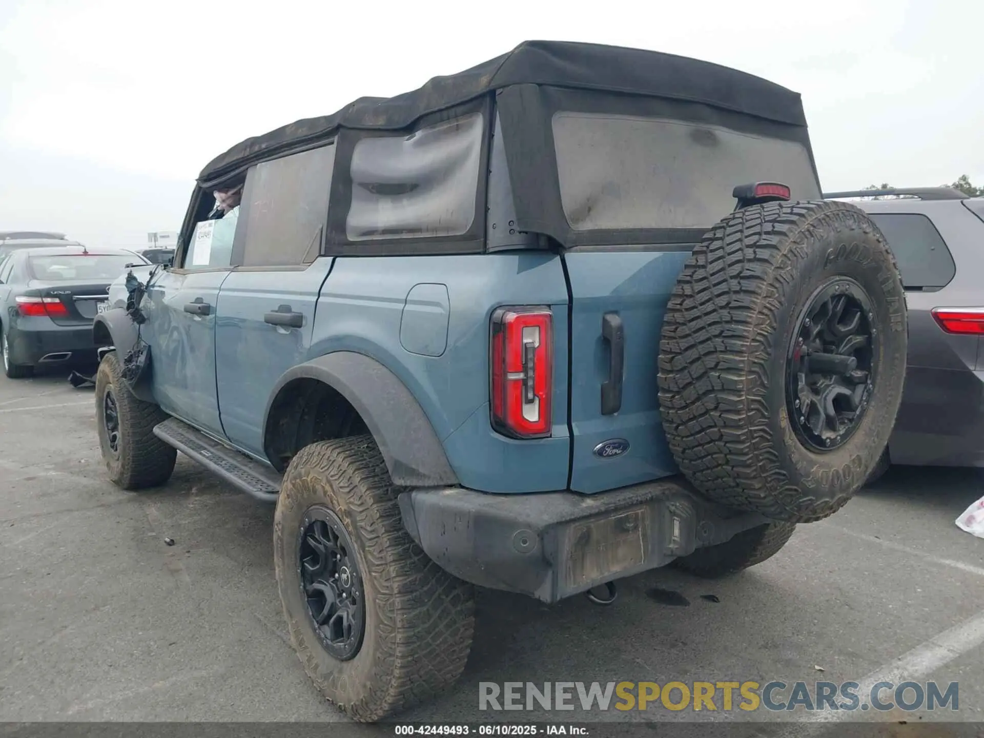 3 Photograph of a damaged car 1FMEE5DP6NLA91823 FORD BRONCO 2022