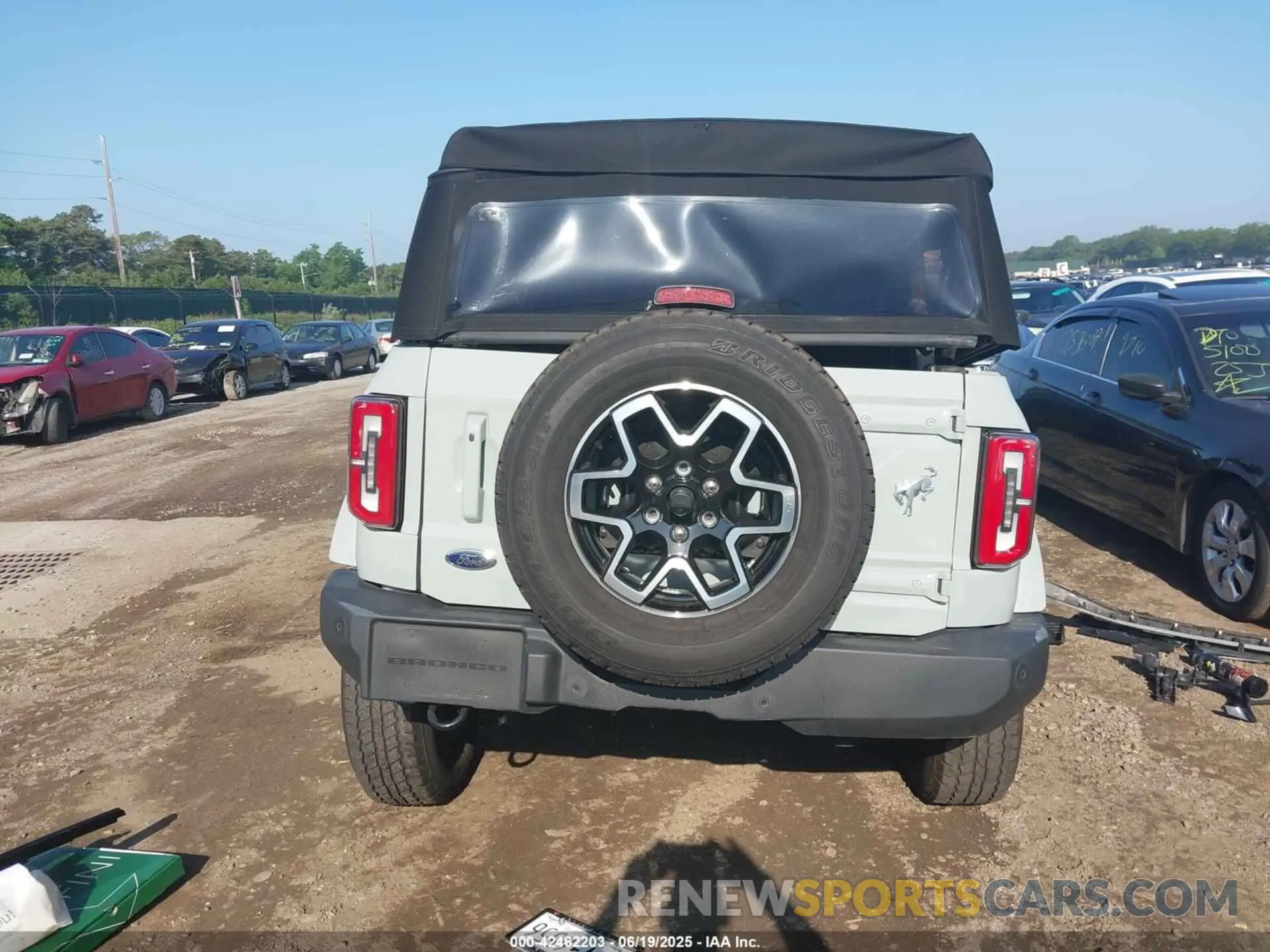 16 Photograph of a damaged car 1FMEE5DP7NLA78997 FORD BRONCO 2022