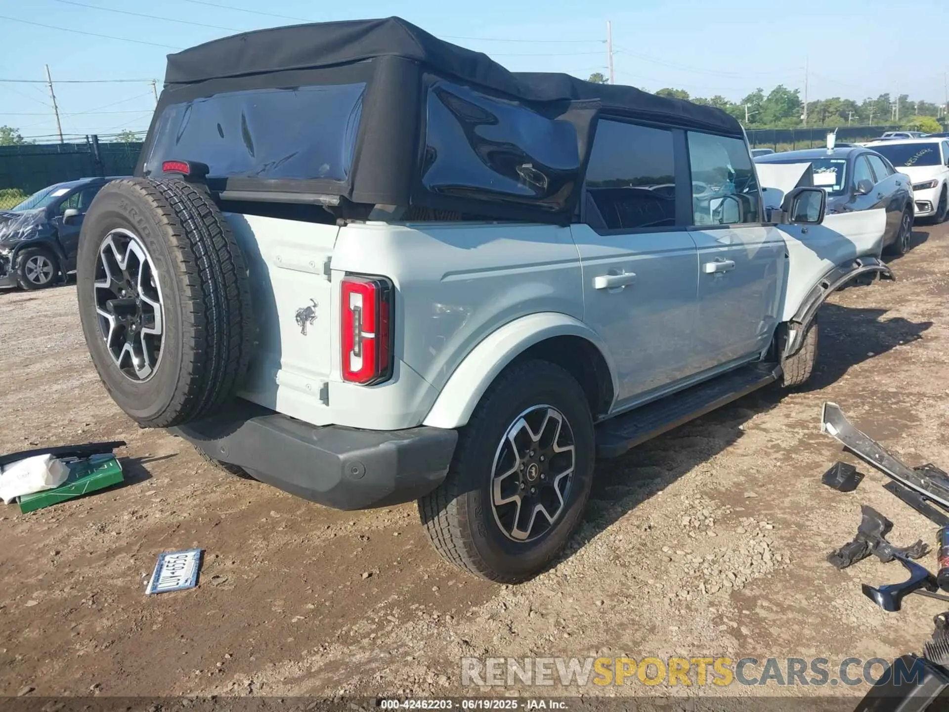 4 Photograph of a damaged car 1FMEE5DP7NLA78997 FORD BRONCO 2022