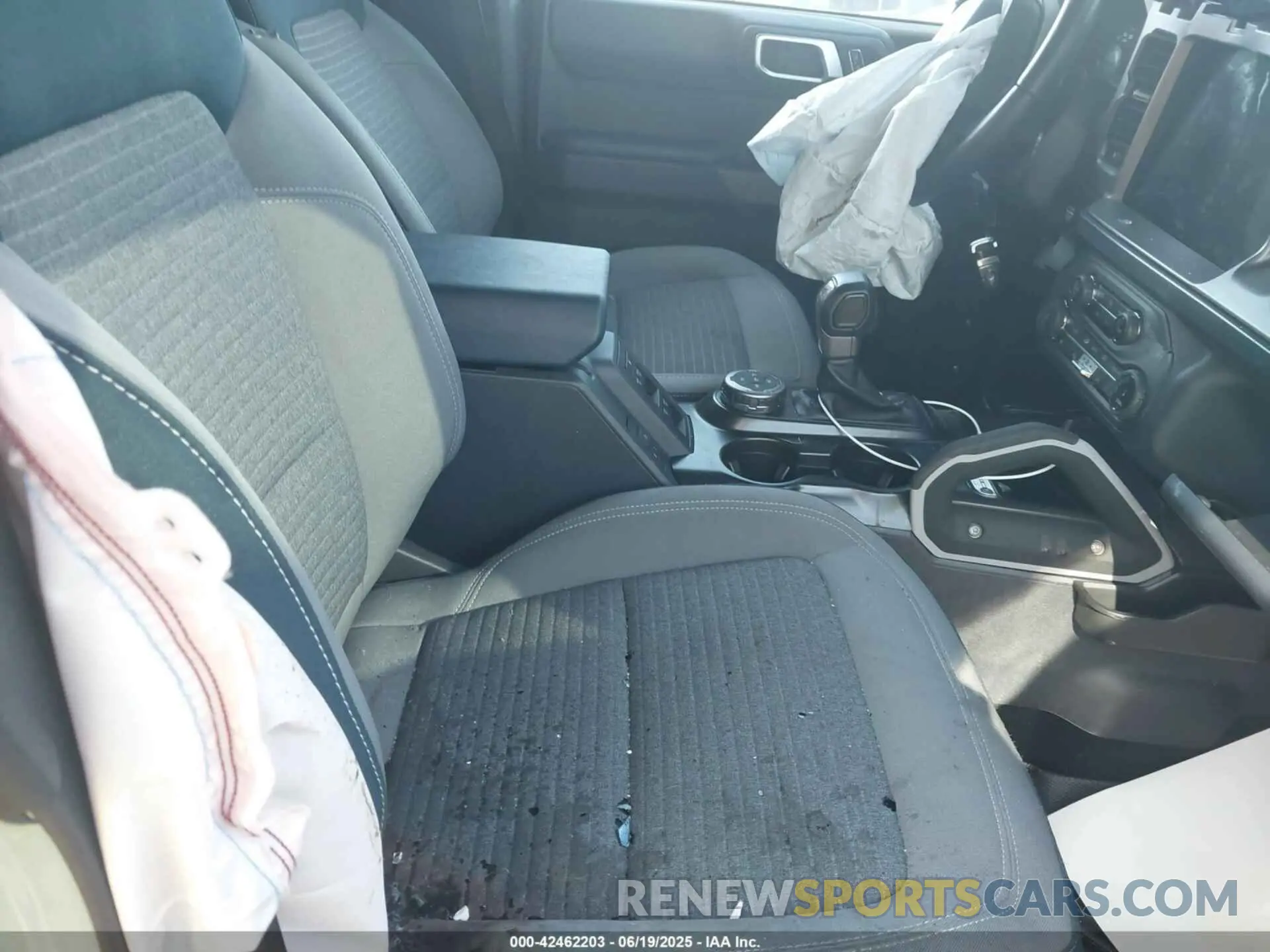 5 Photograph of a damaged car 1FMEE5DP7NLA78997 FORD BRONCO 2022