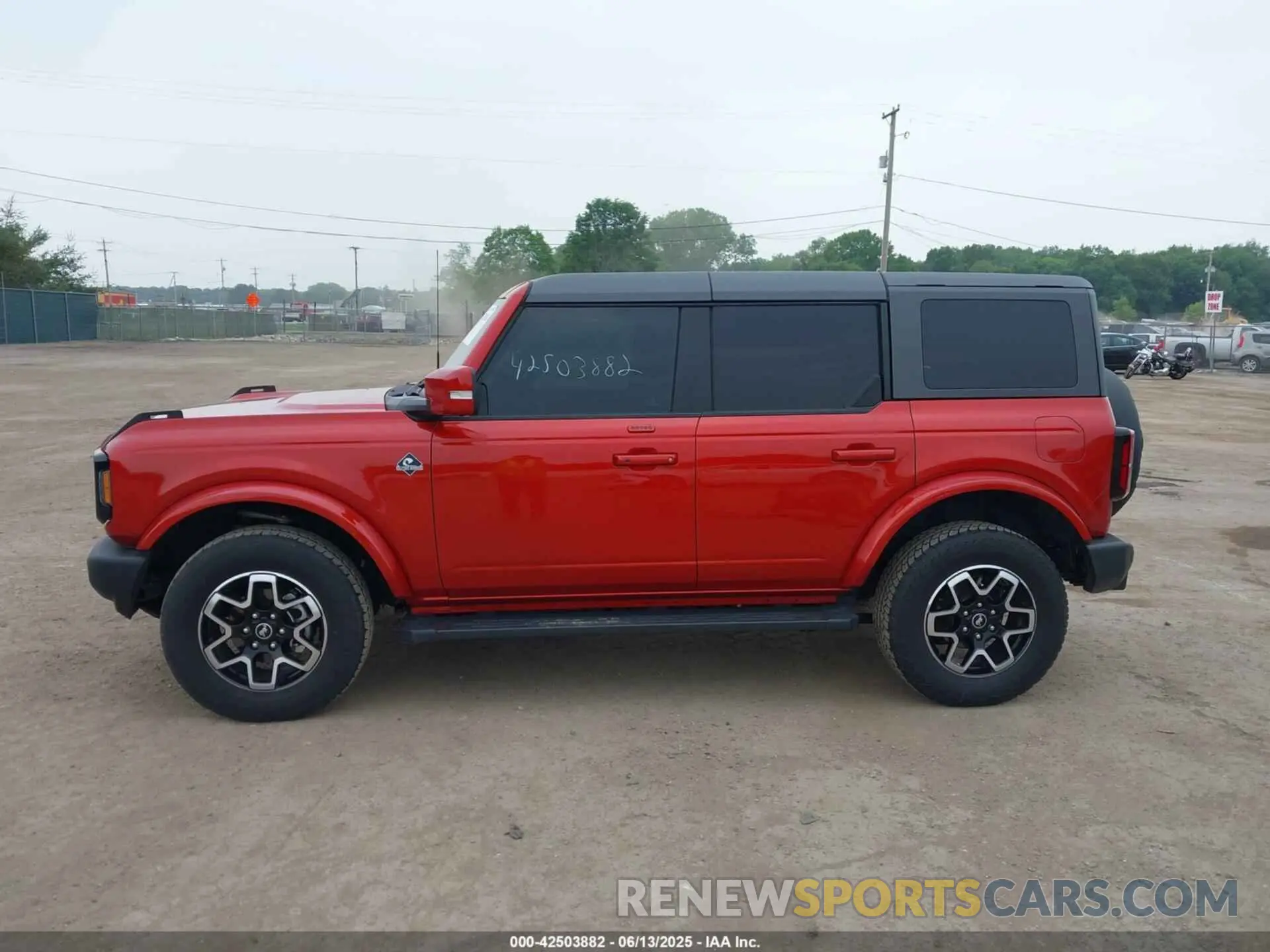 14 Photograph of a damaged car 1FMEE5DP7NLB42889 FORD BRONCO 2022