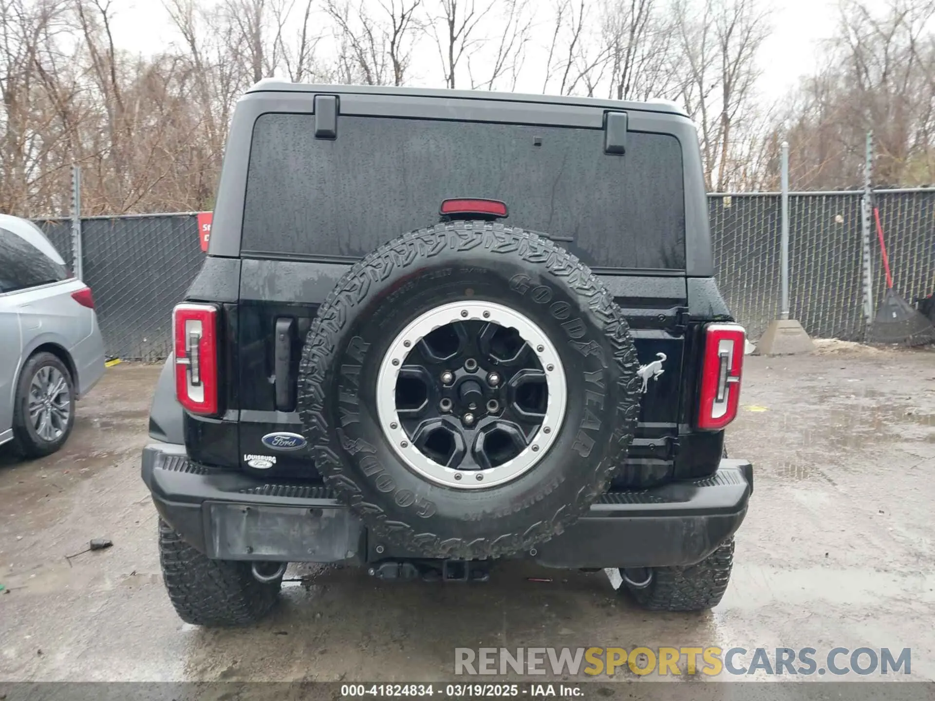 17 Photograph of a damaged car 1FMEE5DP7NLB44920 FORD BRONCO 2022