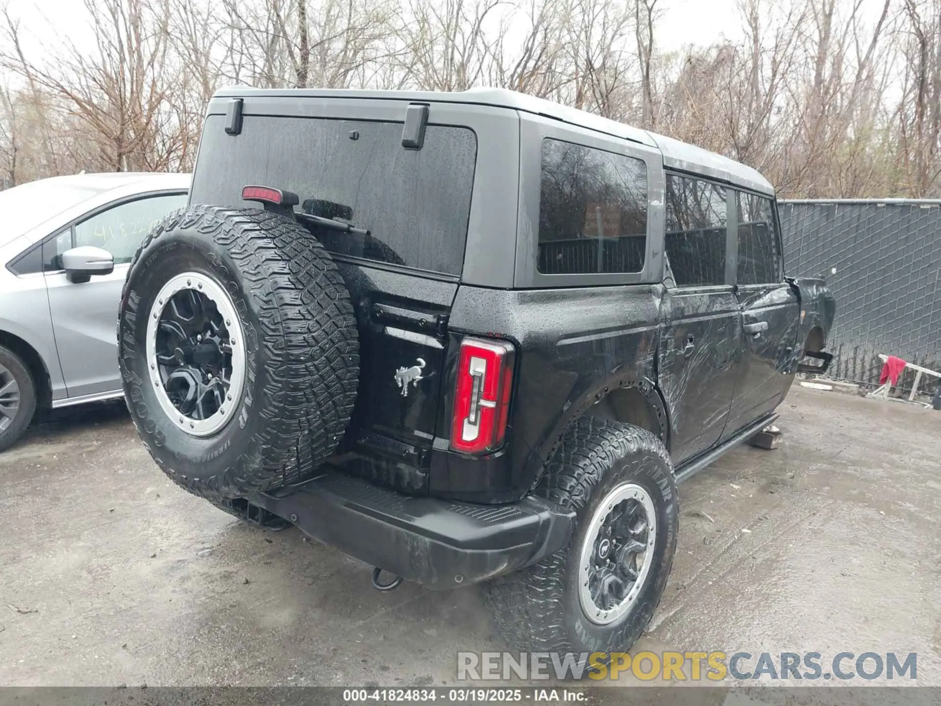4 Photograph of a damaged car 1FMEE5DP7NLB44920 FORD BRONCO 2022