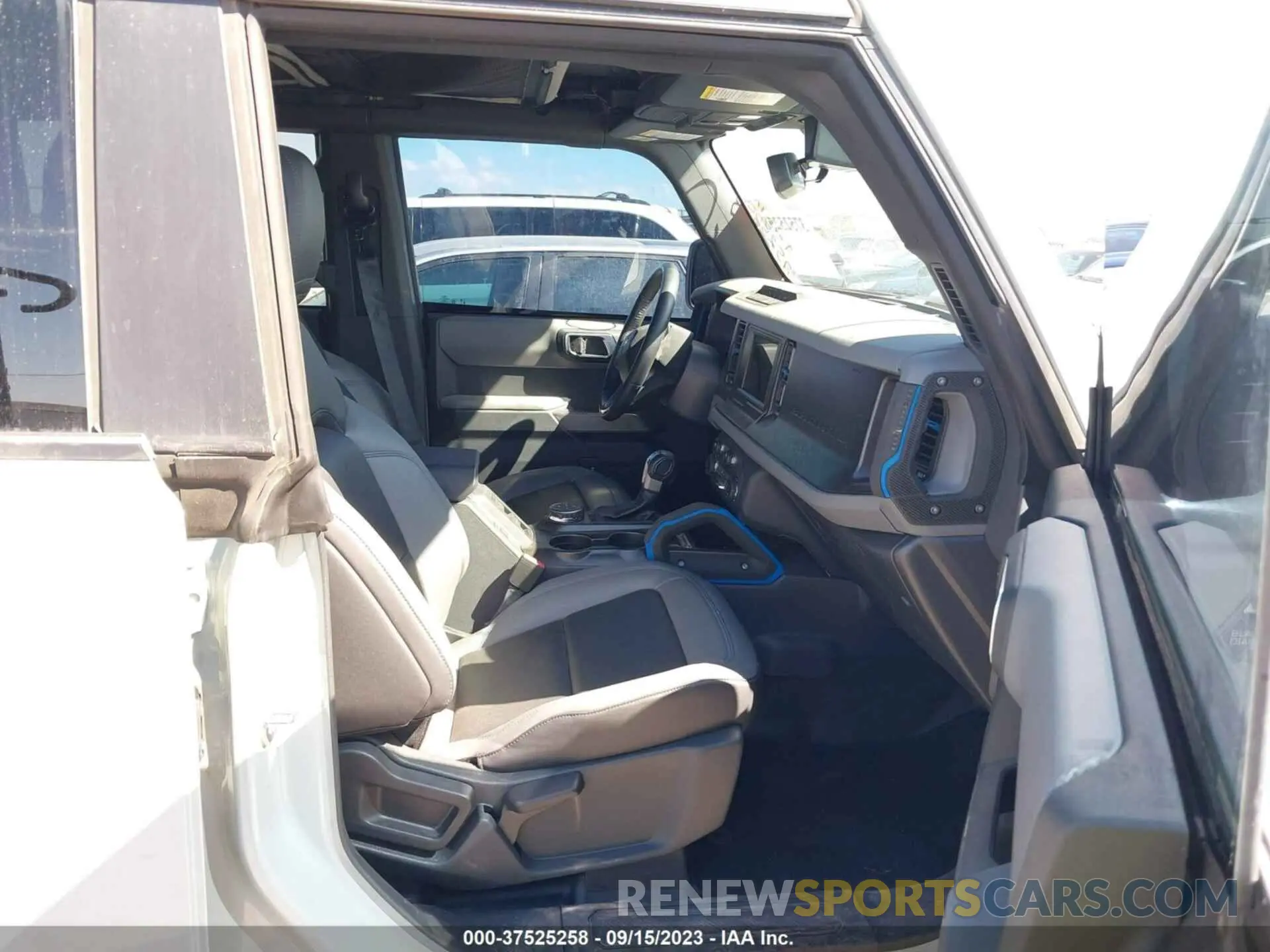 5 Photograph of a damaged car 1FMEE5DP8NLB10601 FORD BRONCO 2022